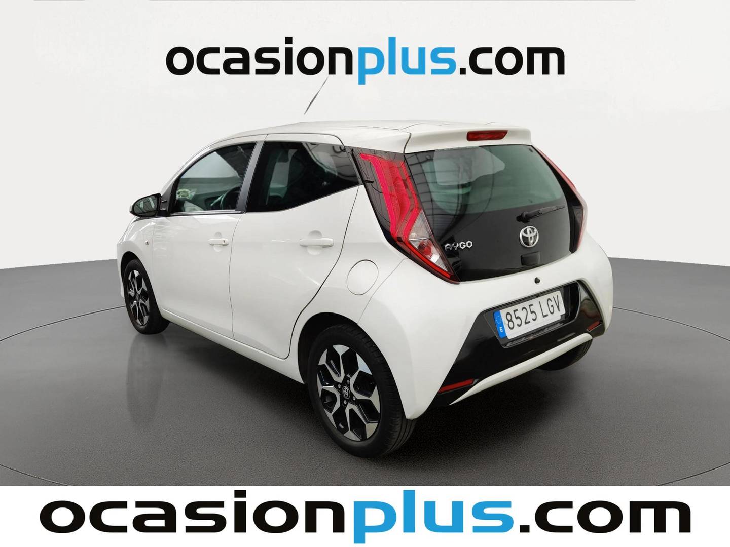 Foto trasera Toyota Aygo Toyota Aygo 1.0 70 x-play (72 CV) izquierda