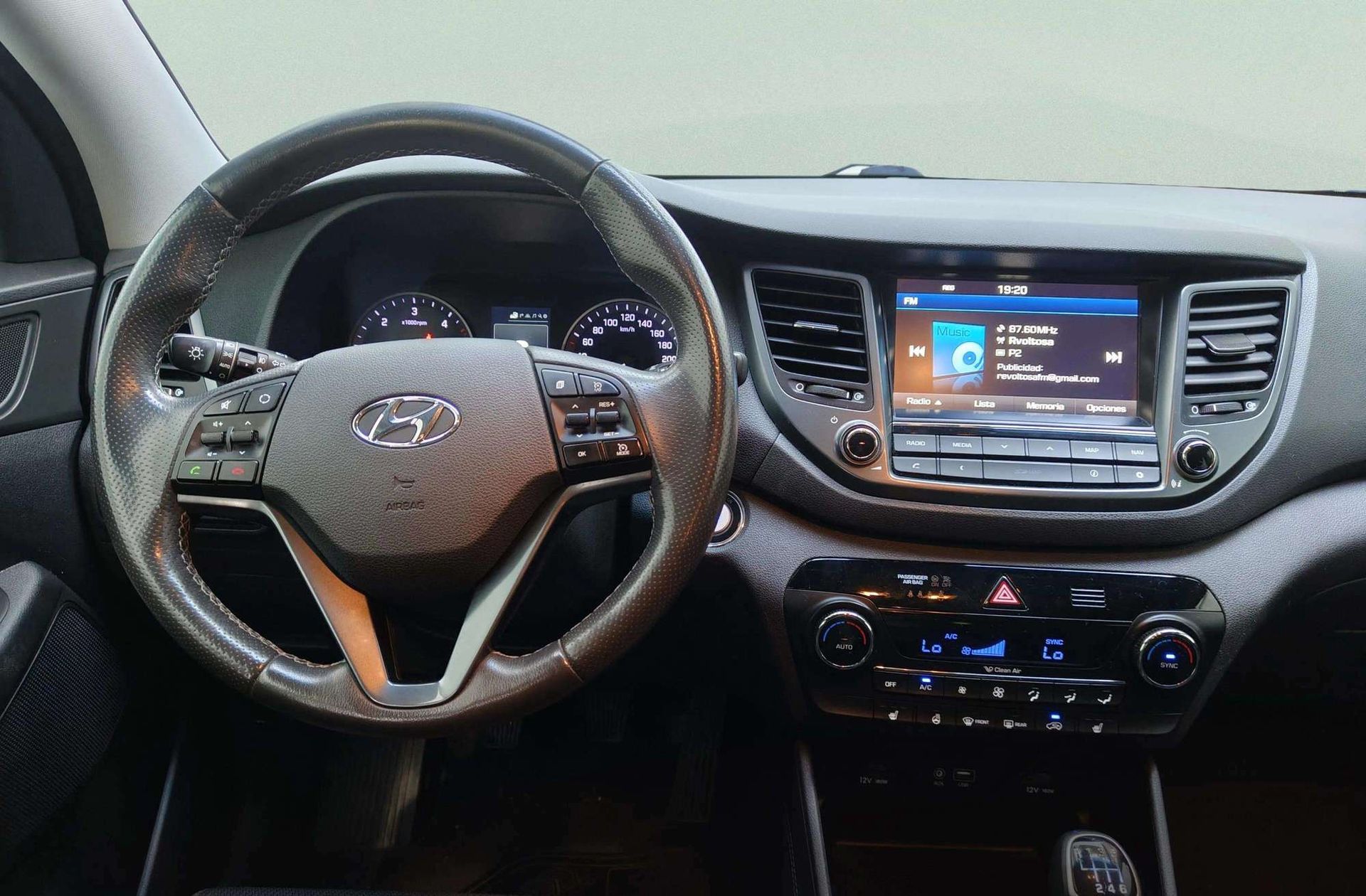 Hyundai Tucson 1.7 CRDi BlueDrive Kosmo 4x2 - foto 24