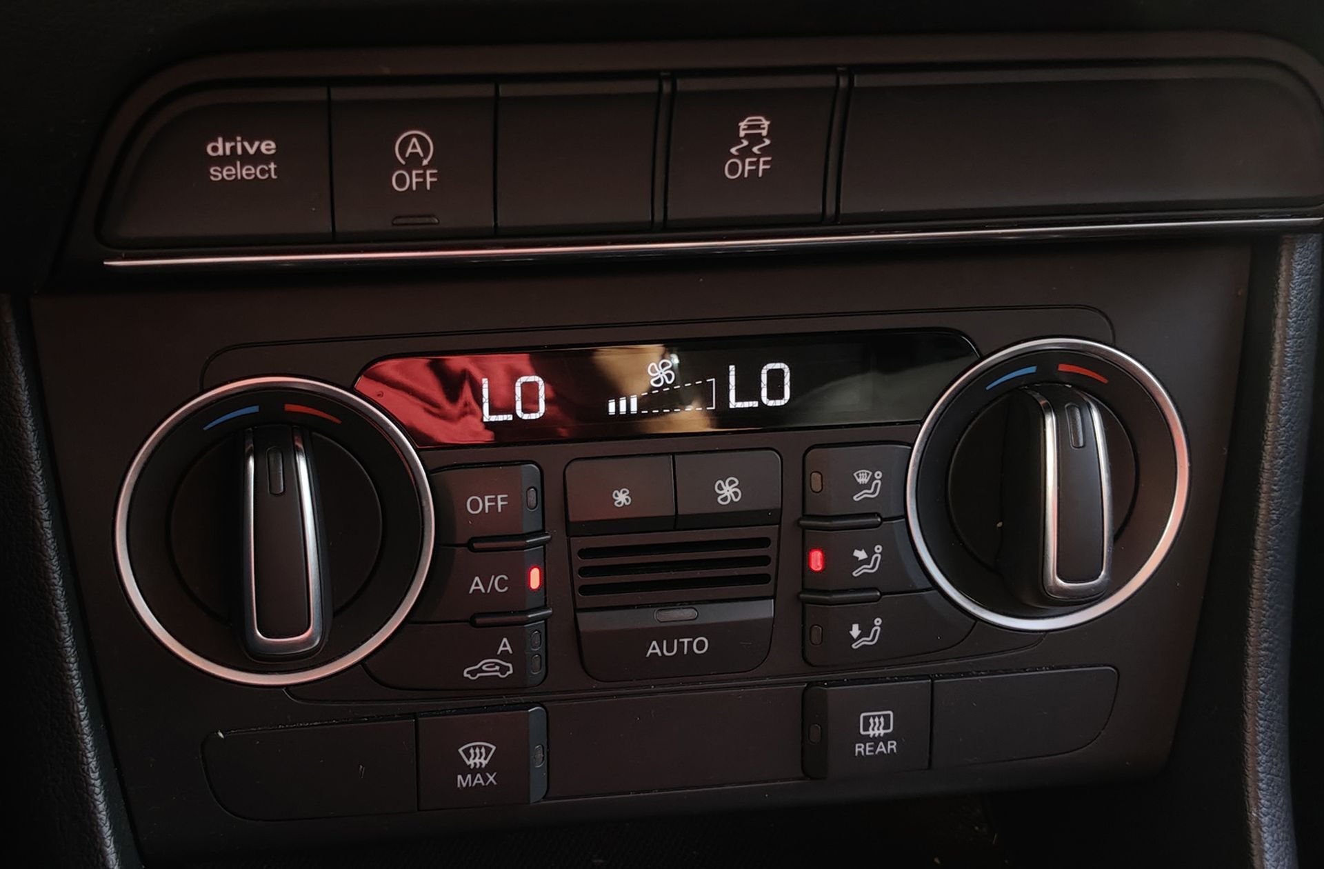 Audi Q3 design edition 2.0 TDI - foto 35