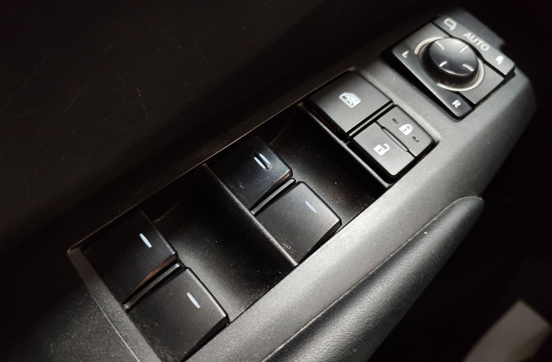 Lexus NX 300h Sport Edition 2WD - foto 34