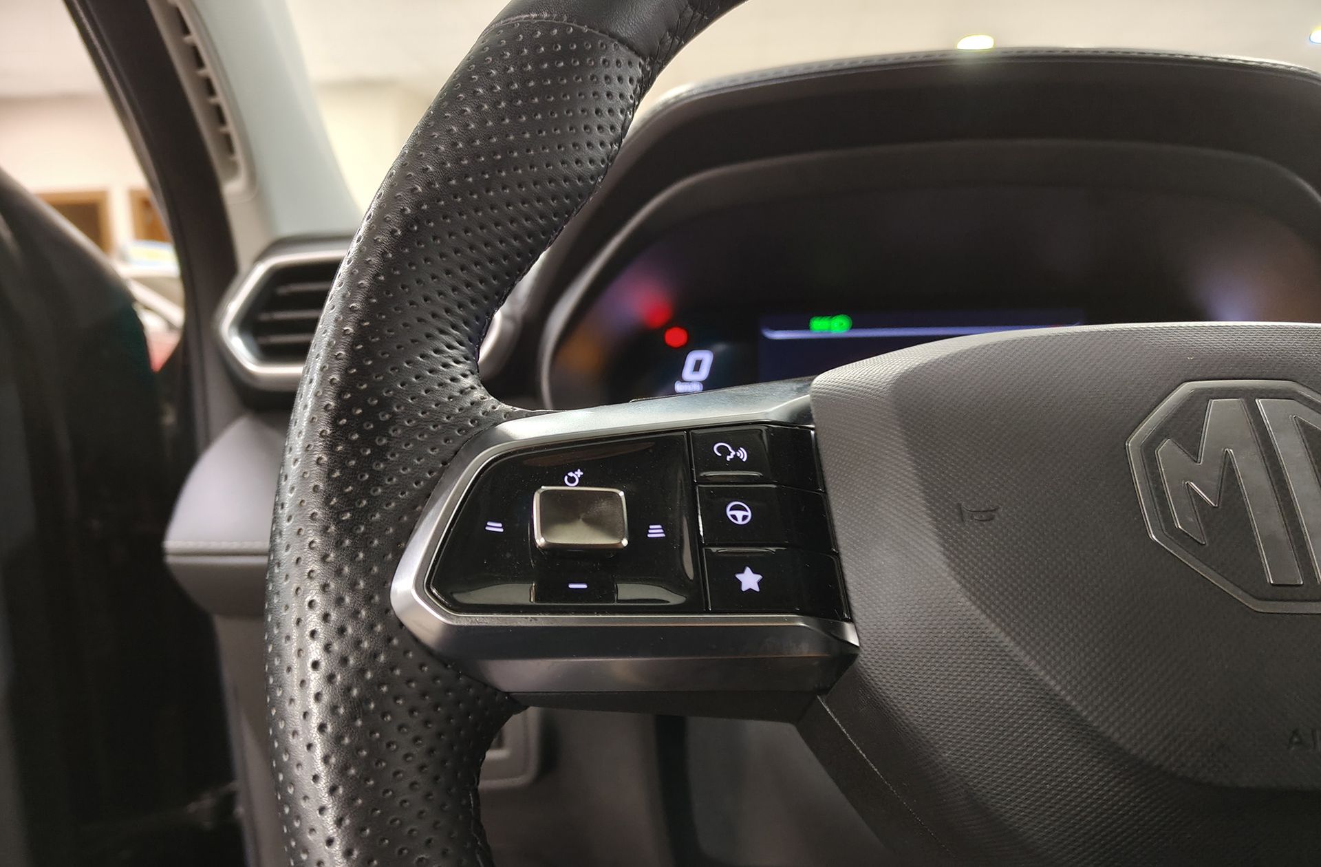 MG ZS 1.5 Hybrid+ Luxury - foto 28