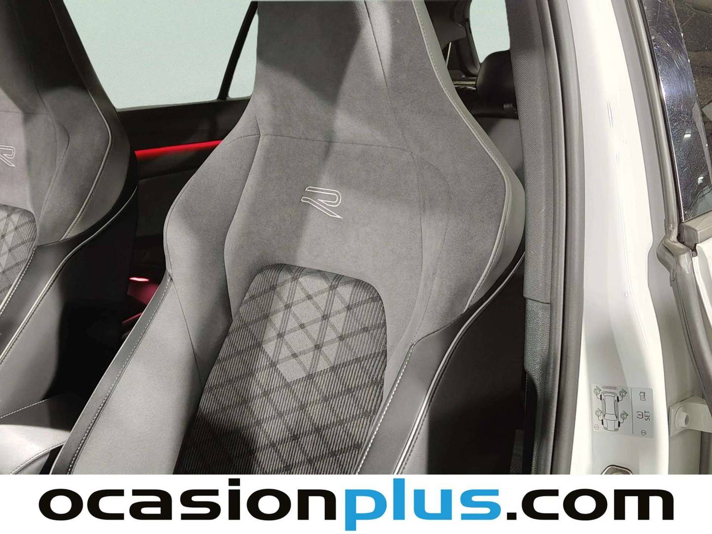 Extras y acabados del Volkswagen Golf Volkswagen Golf R-Line 1.5 eTSI (150 CV) DSG