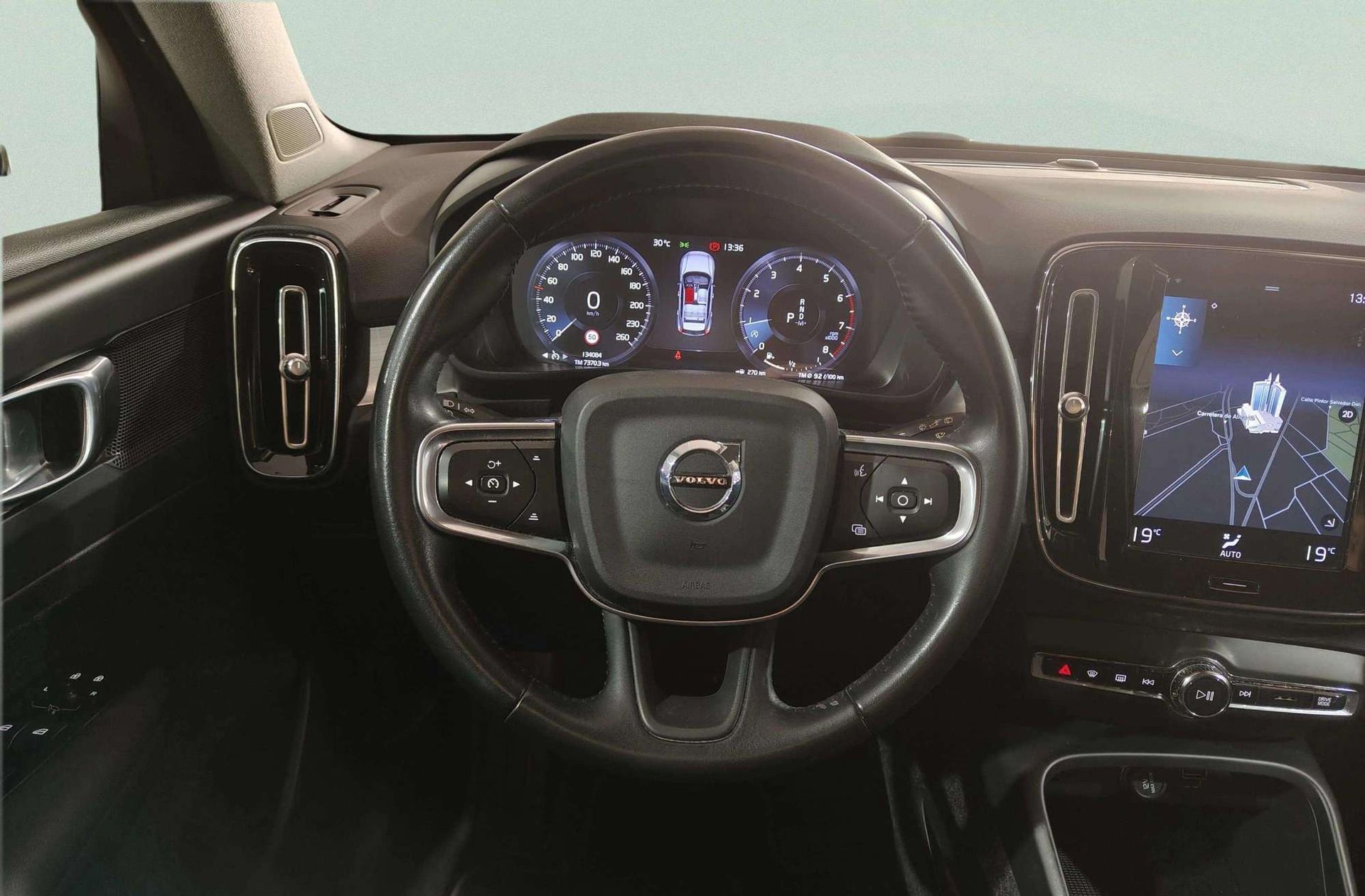 Volvo XC40 T2 Momentum Pro - foto 24