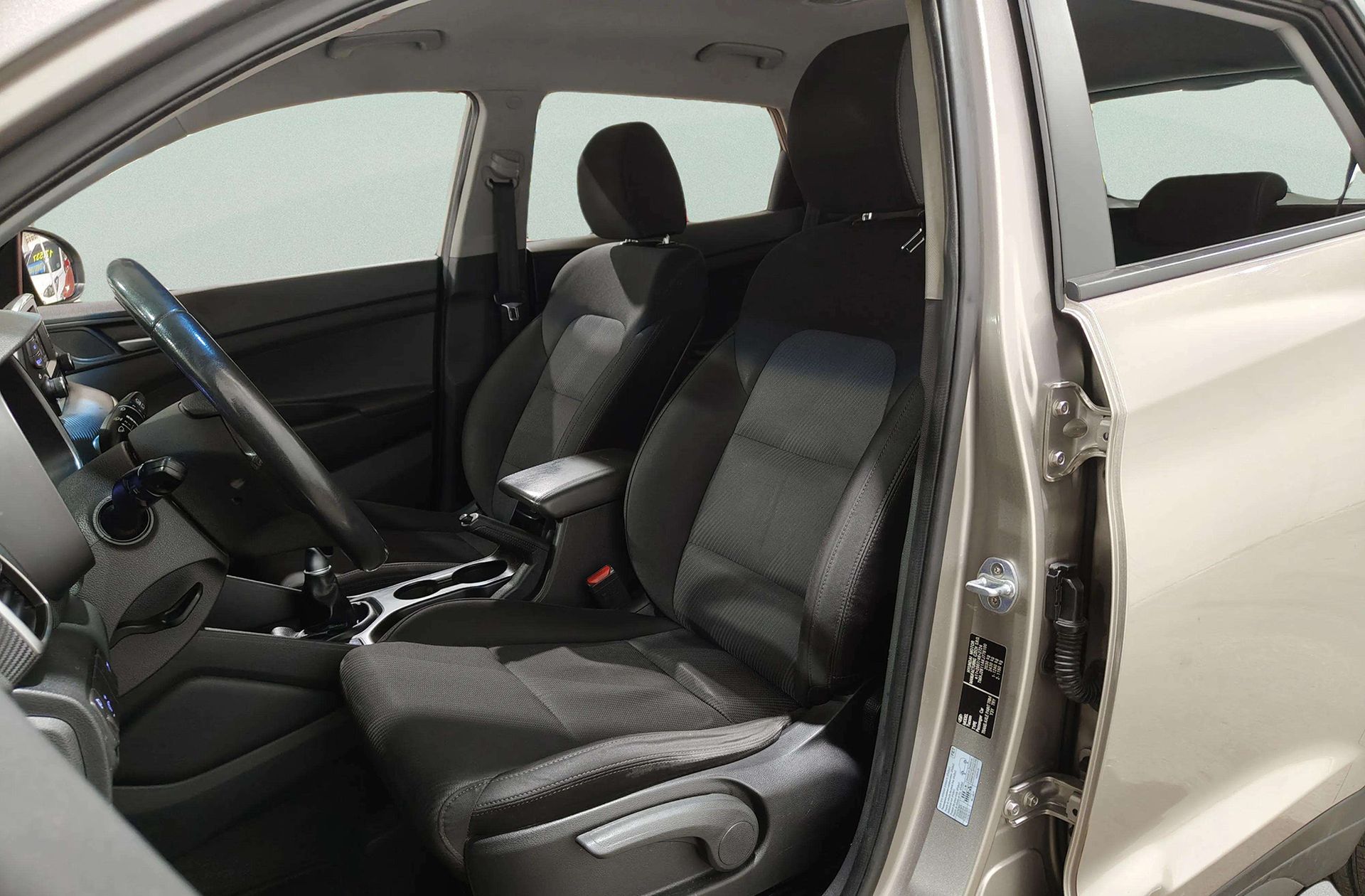 Hyundai Tucson 1.6 GDI BlueDrive Essence 4x2 - foto 8