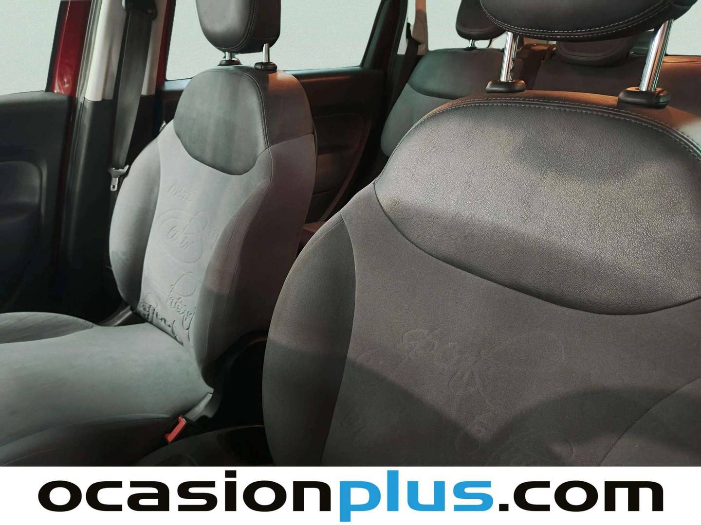 Extras y acabados del Fiat 500L Fiat 500L 1.3 MultiJet II S&S Living Auto (85 CV) 7 Plazas