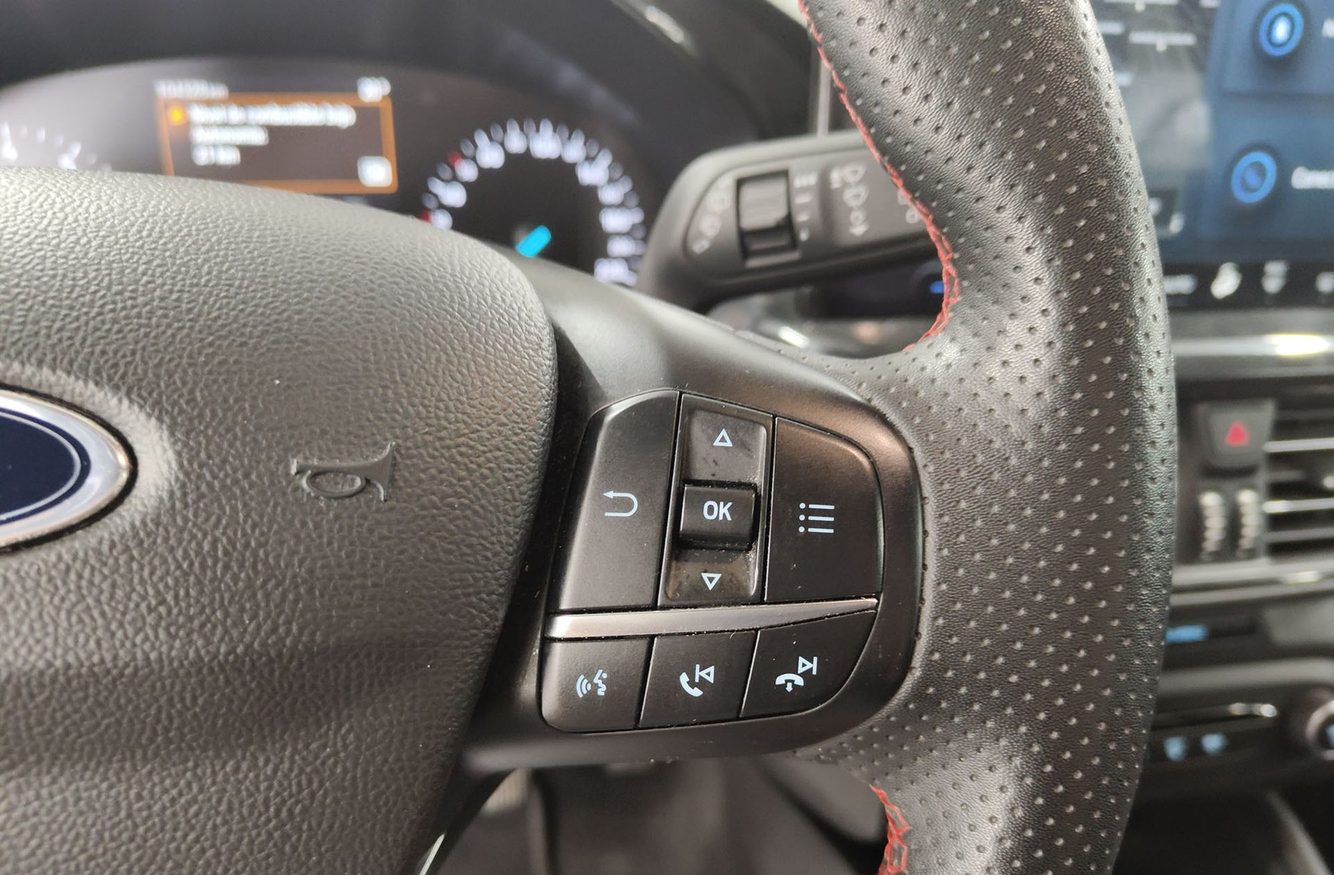 Ford Focus SportBreak 1.0 EcoBoost MHEV ST-Line - foto 27