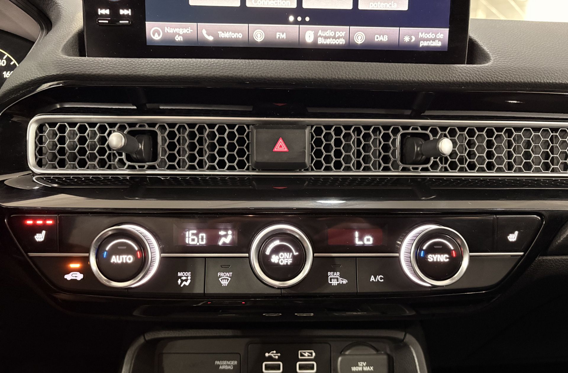 Honda Civic 2.0 i-MMD Elegance CVT - foto 32