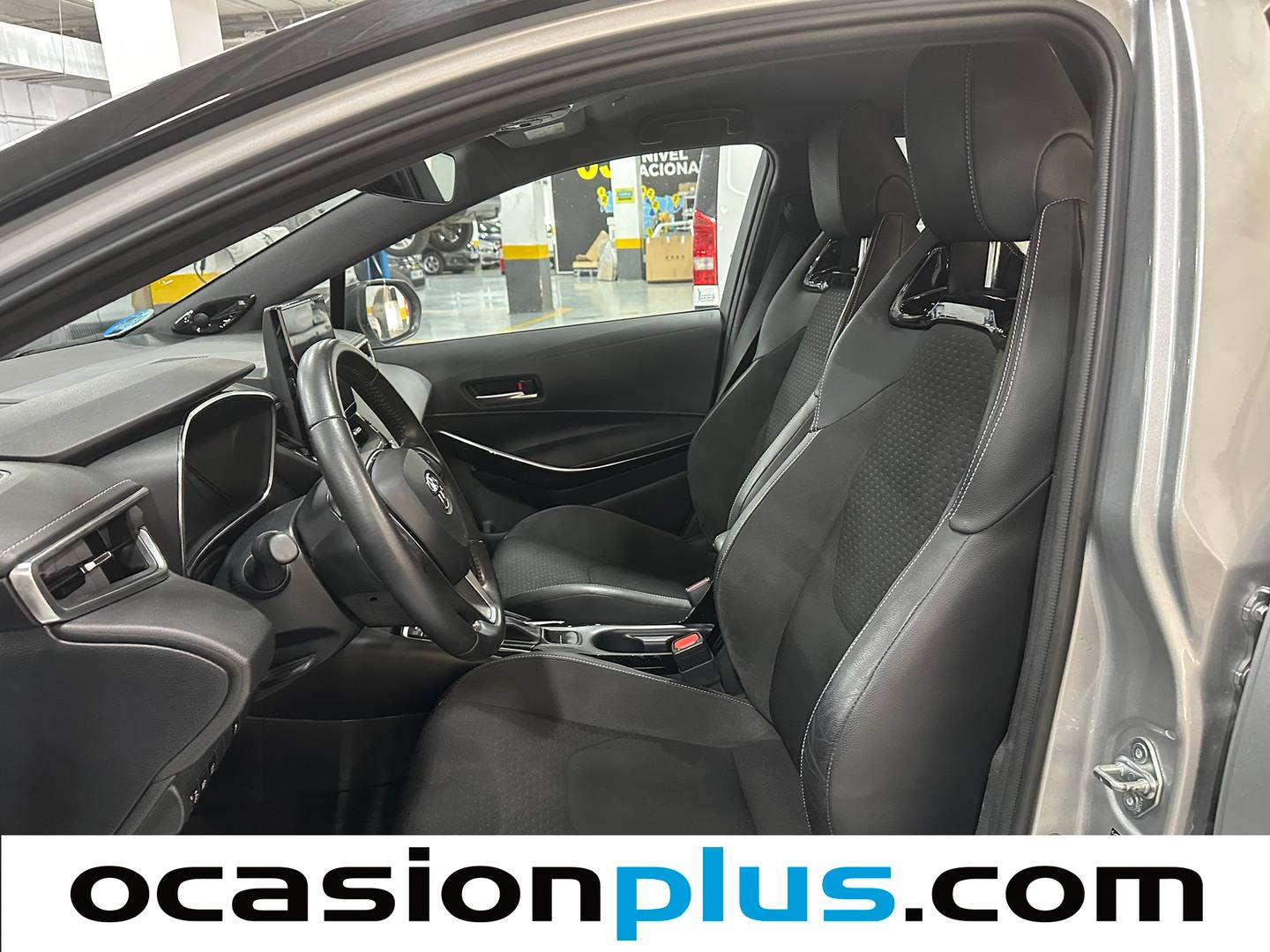 Foto asientos delanteros Toyota Corolla Toyota Corolla 140H Style Edition (140 CV)