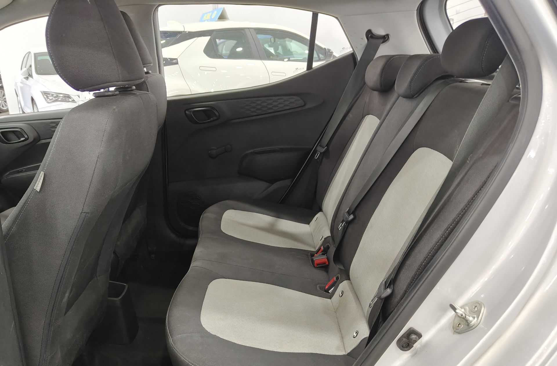 Hyundai i10 1.0 Essence - foto 9