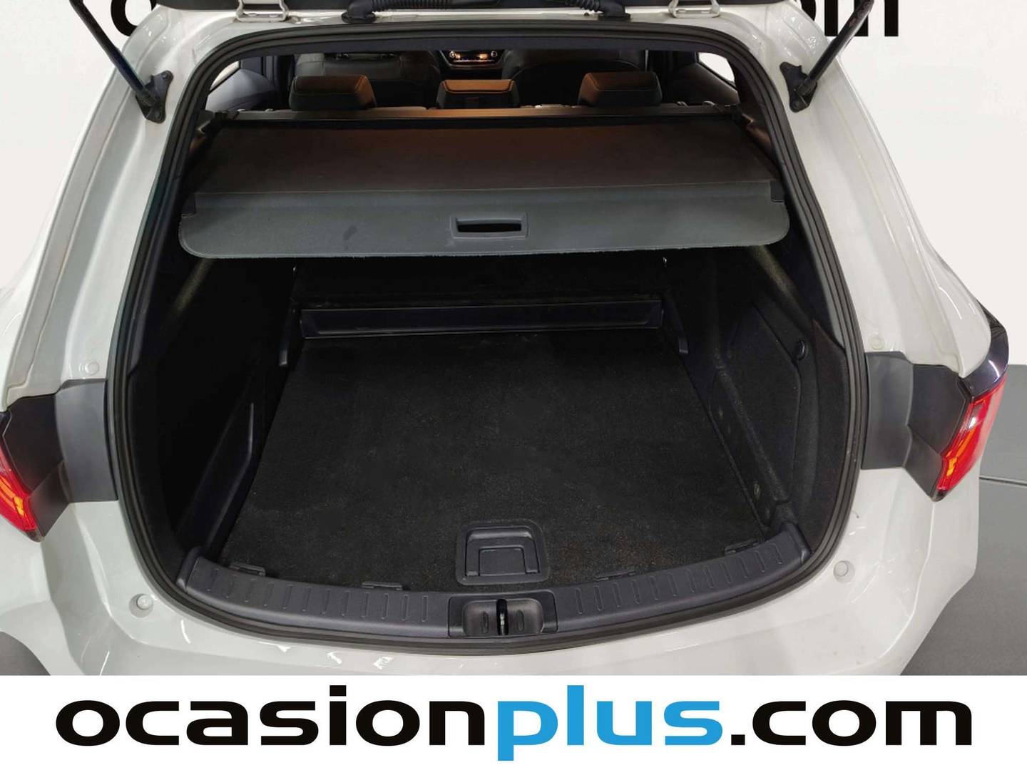 Fotos maletero Toyota Corolla Toyota Corolla 180H Style E-CVT (180 CV)