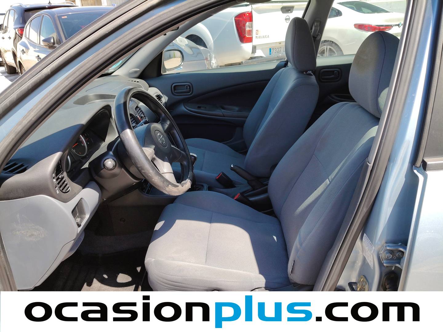 Foto asientos delanteros Nissan Almera Nissan Almera 1.5 Visia AA (98 CV)