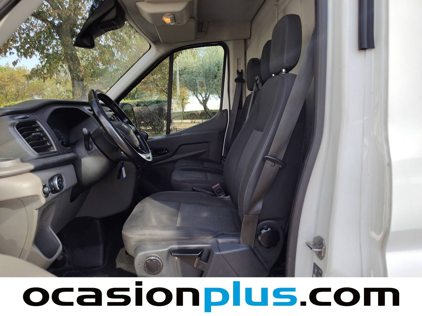 Foto asientos delanteros Ford Transit Ford Transit Furgon 350 MHEV L3H2 Trend Delantera (130 CV)