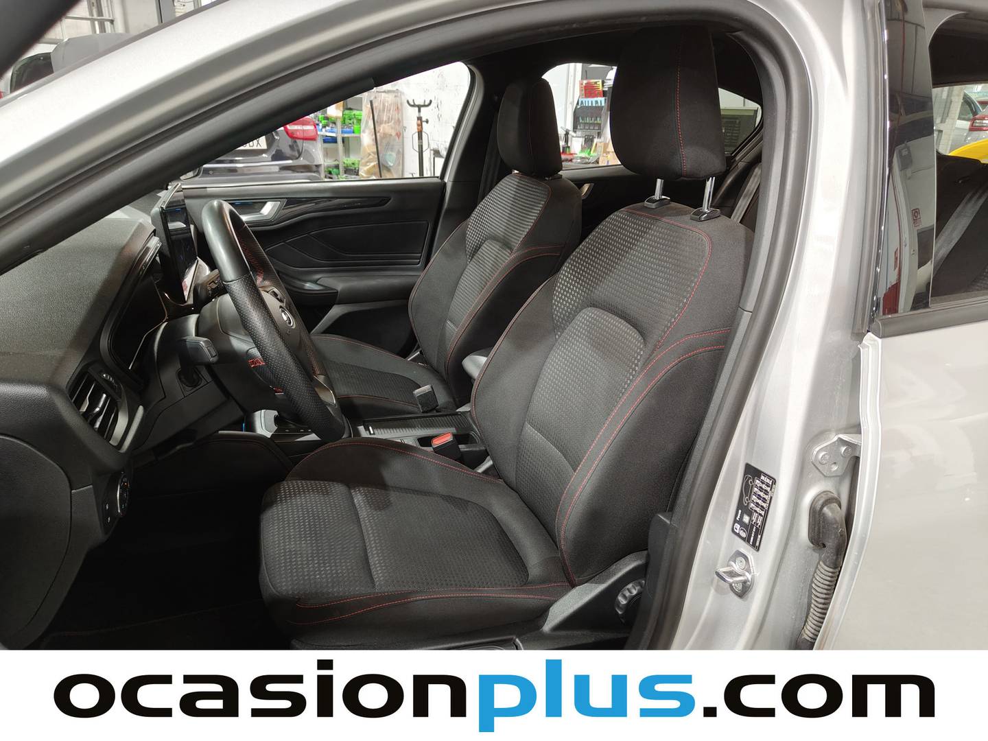 Foto asientos delanteros Ford Focus Ford Focus 1.0 Ecoboost MHEV ST-Line Auto (155 CV)