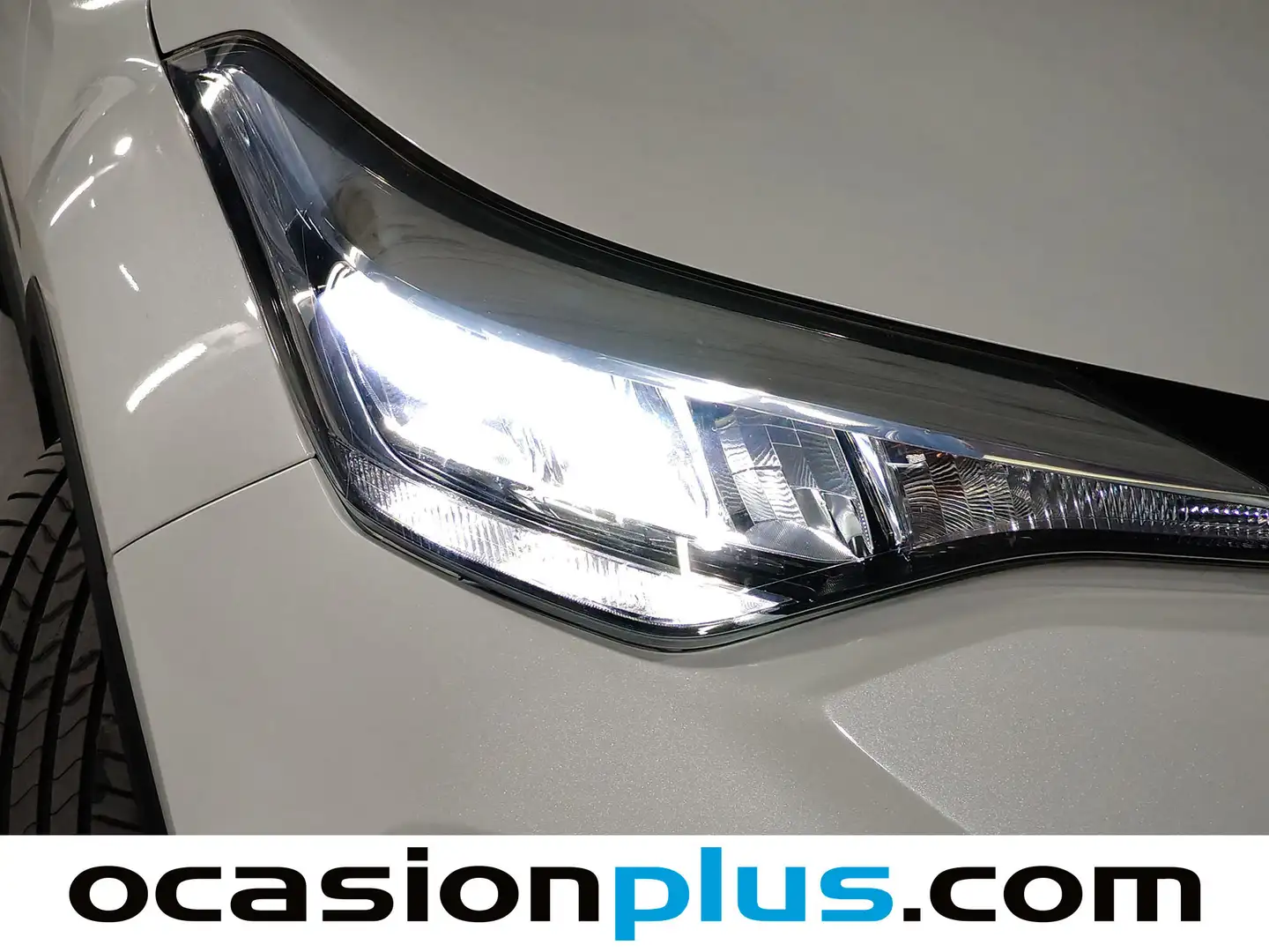 Foto Toyota C-HR Toyota C-HR 180H Advance  (184 CV)