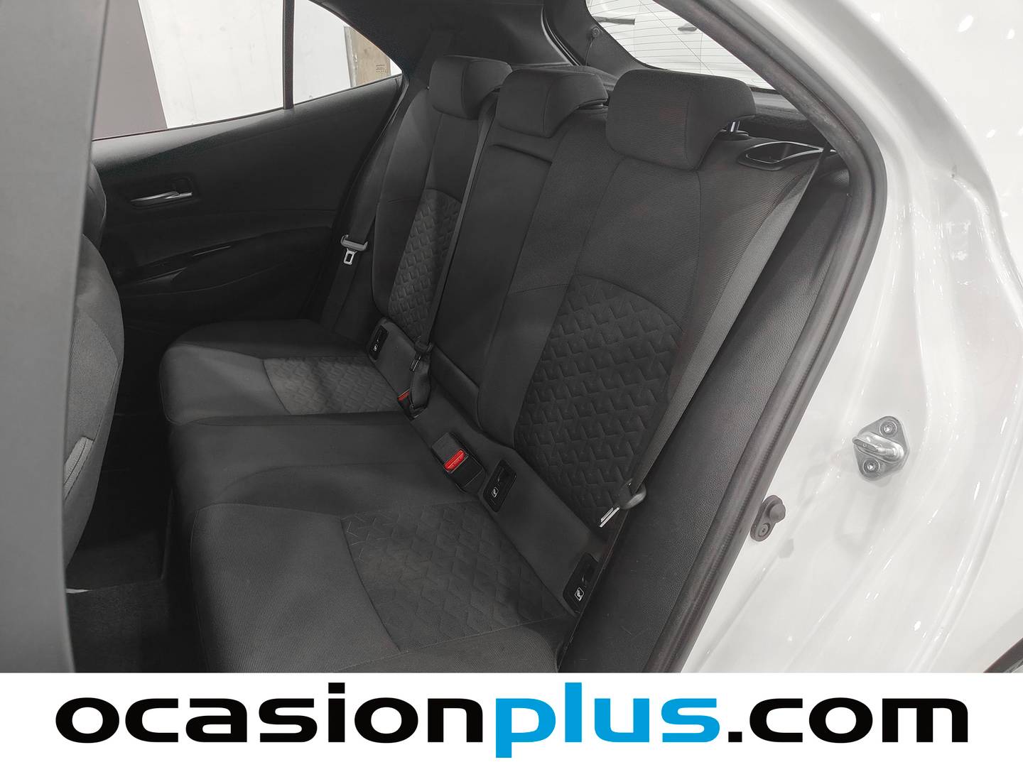 Foto asientos traseros Toyota Corolla Toyota Corolla 1.8 125 Híbrido Active Tech E-CVT (122 CV)