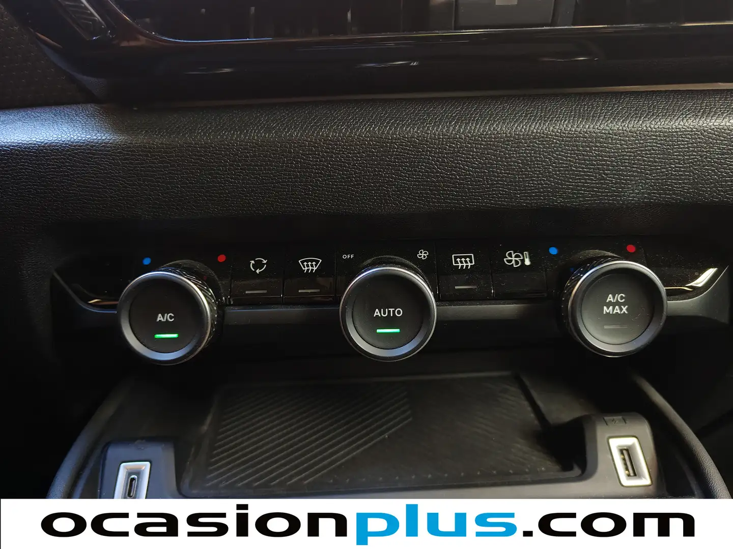 Foto Citroën ë-C4 Citroen ë-C4 eléctrico 50kWh Shine (136 CV)