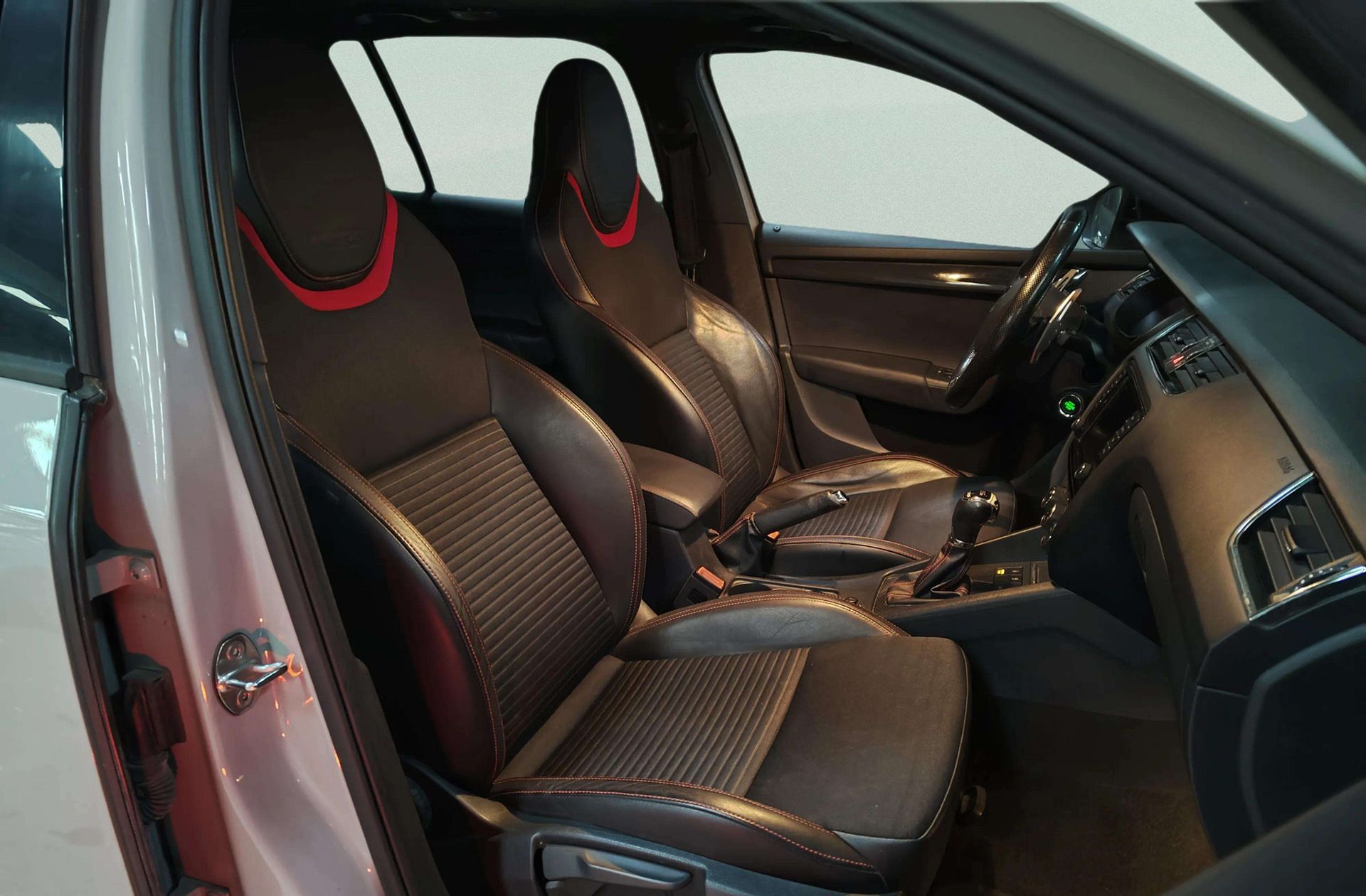 Škoda Octavia Combi Combi 2.0 TSI RS DSG - foto 21