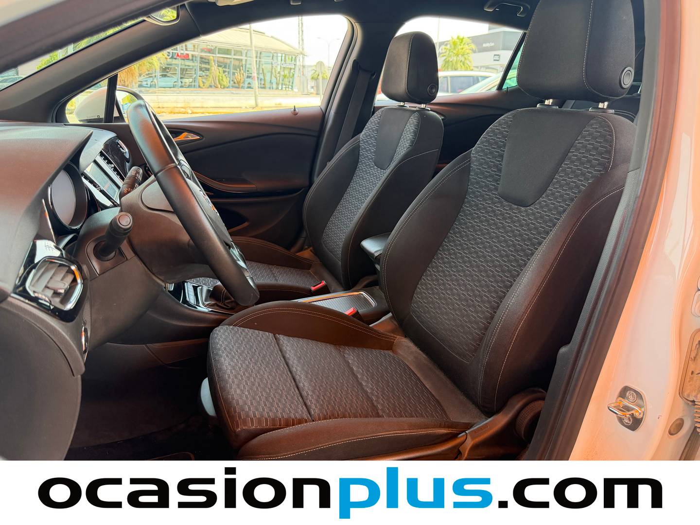 Foto asientos delanteros Opel Astra Opel Astra 1.6 CDTI Dynamic (110 CV)