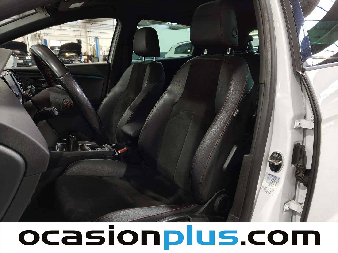 Foto asientos delanteros Seat León Seat León 2.0 TDI S&S FR Plus (184 CV)