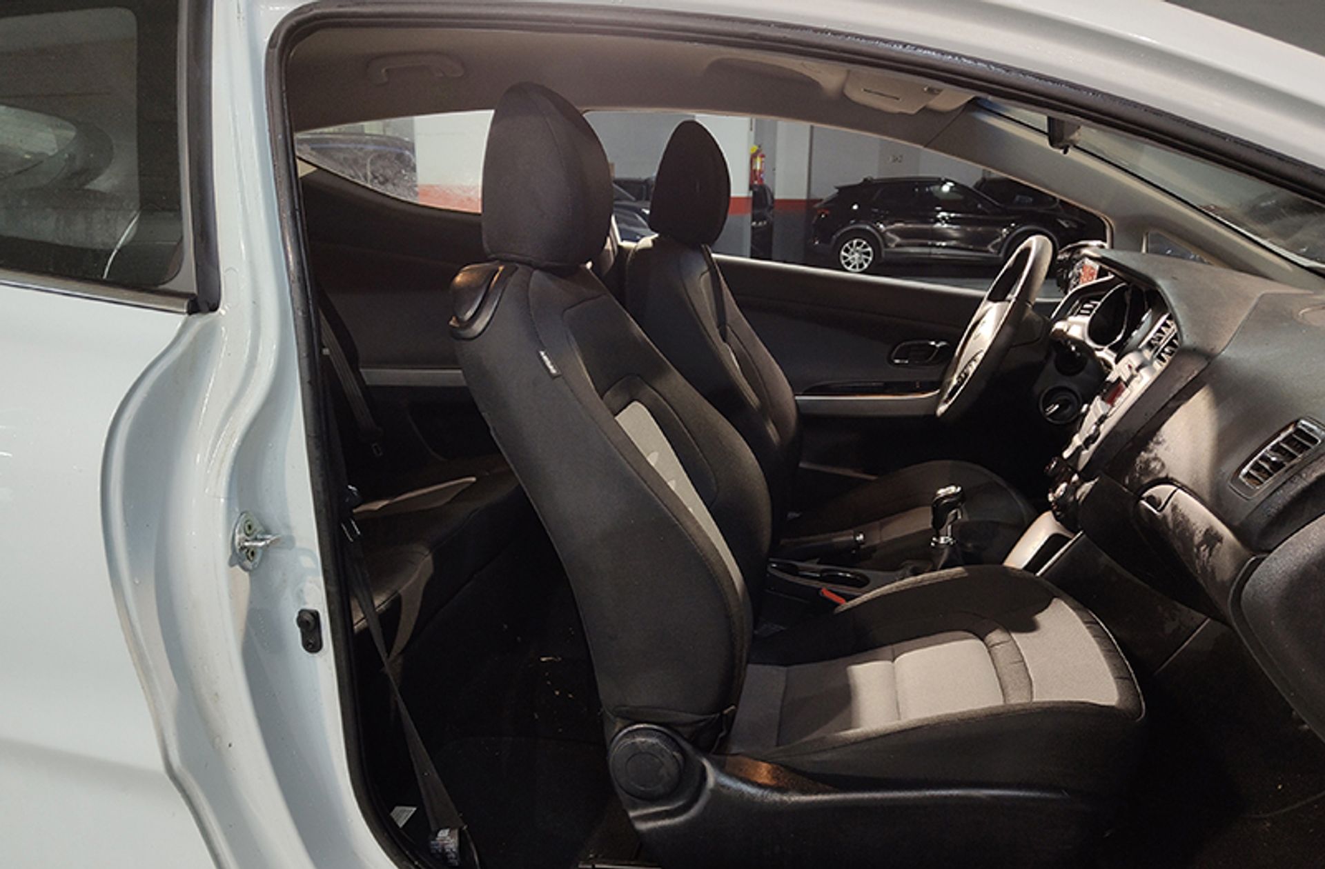 Kia ProCeed 1.6 CRDi VGT Concept - foto 17