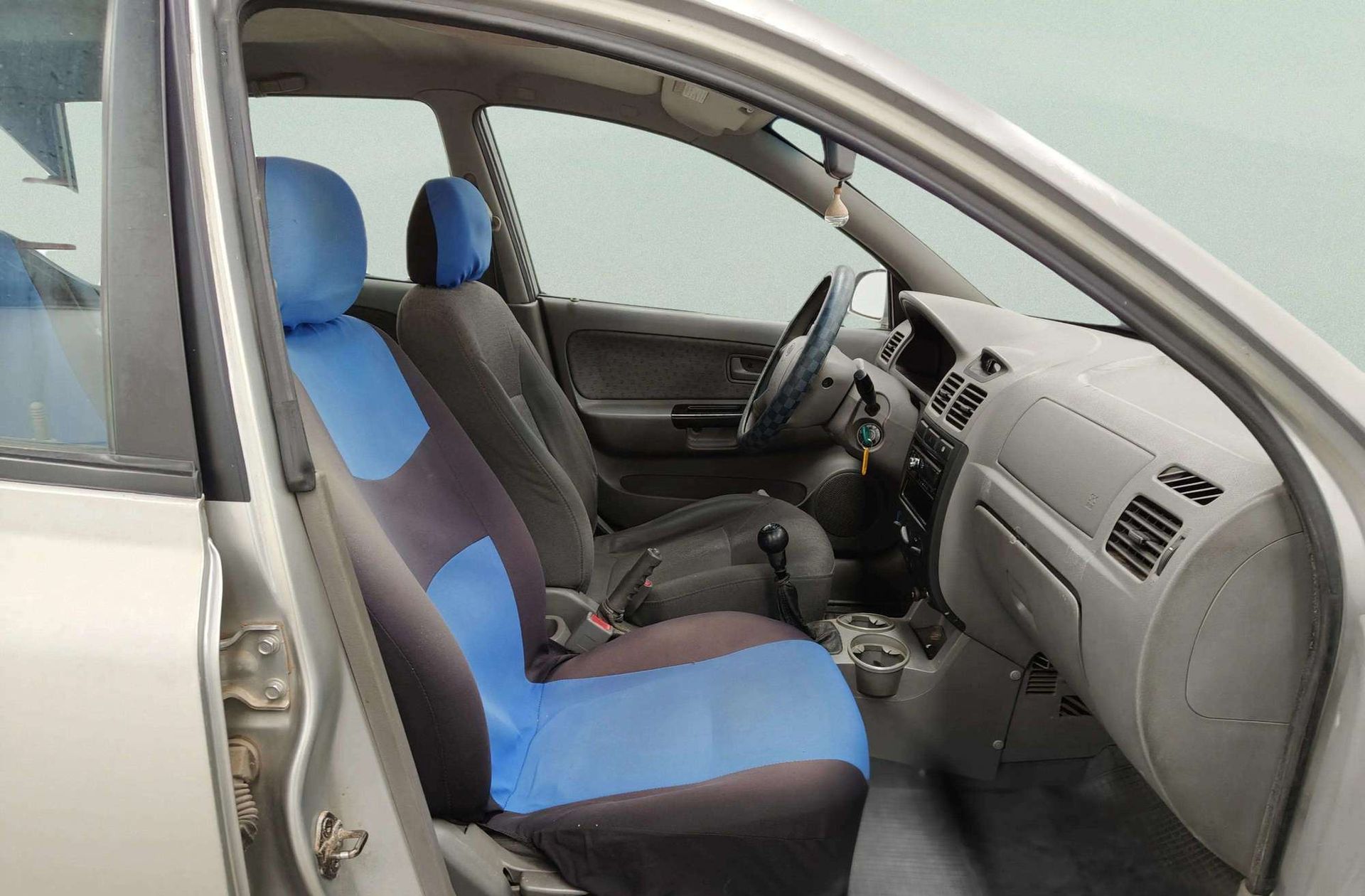 Kia Rio 1.3 RS - foto 14
