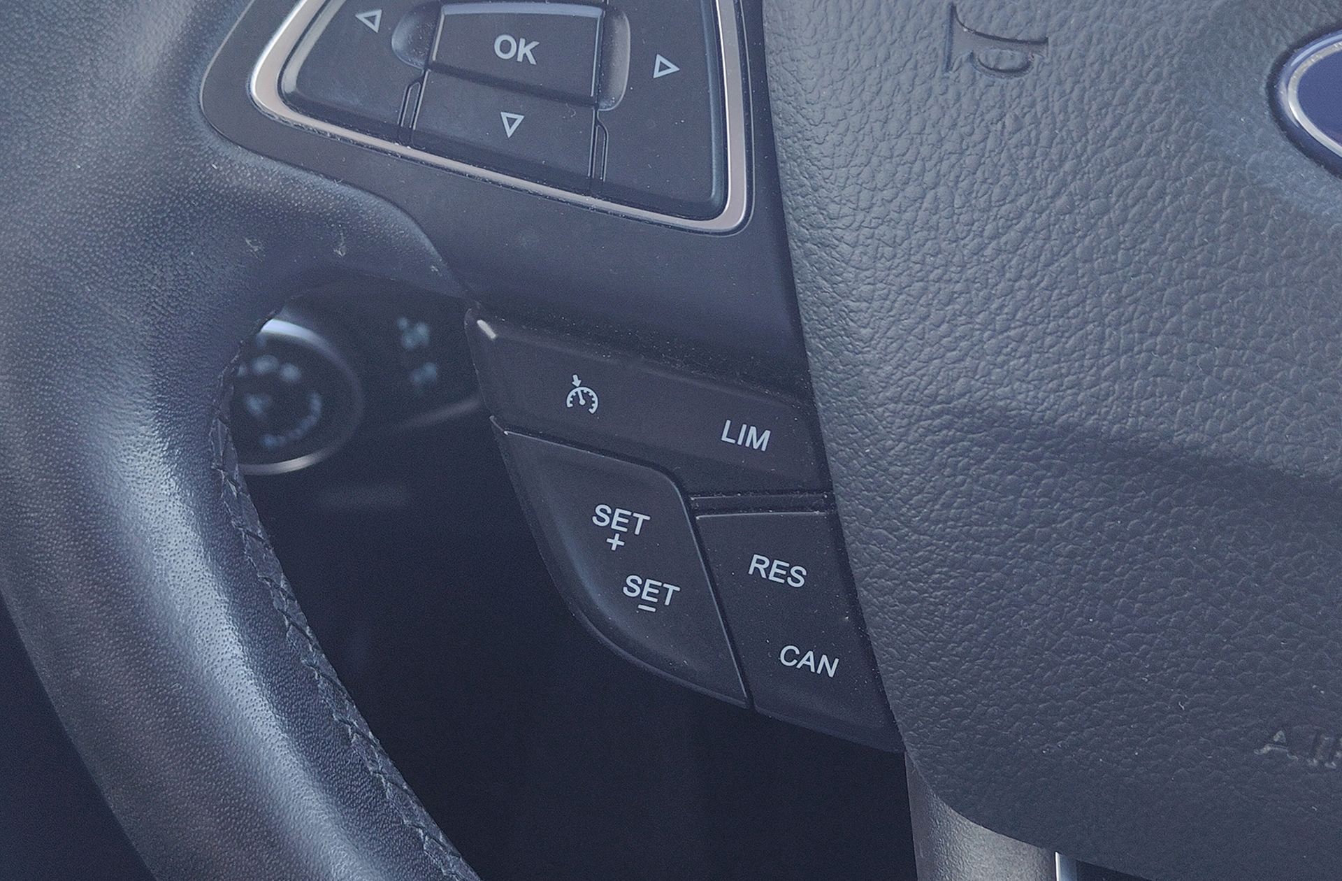 Ford Focus 1.0 EcoBoost Business - foto 26