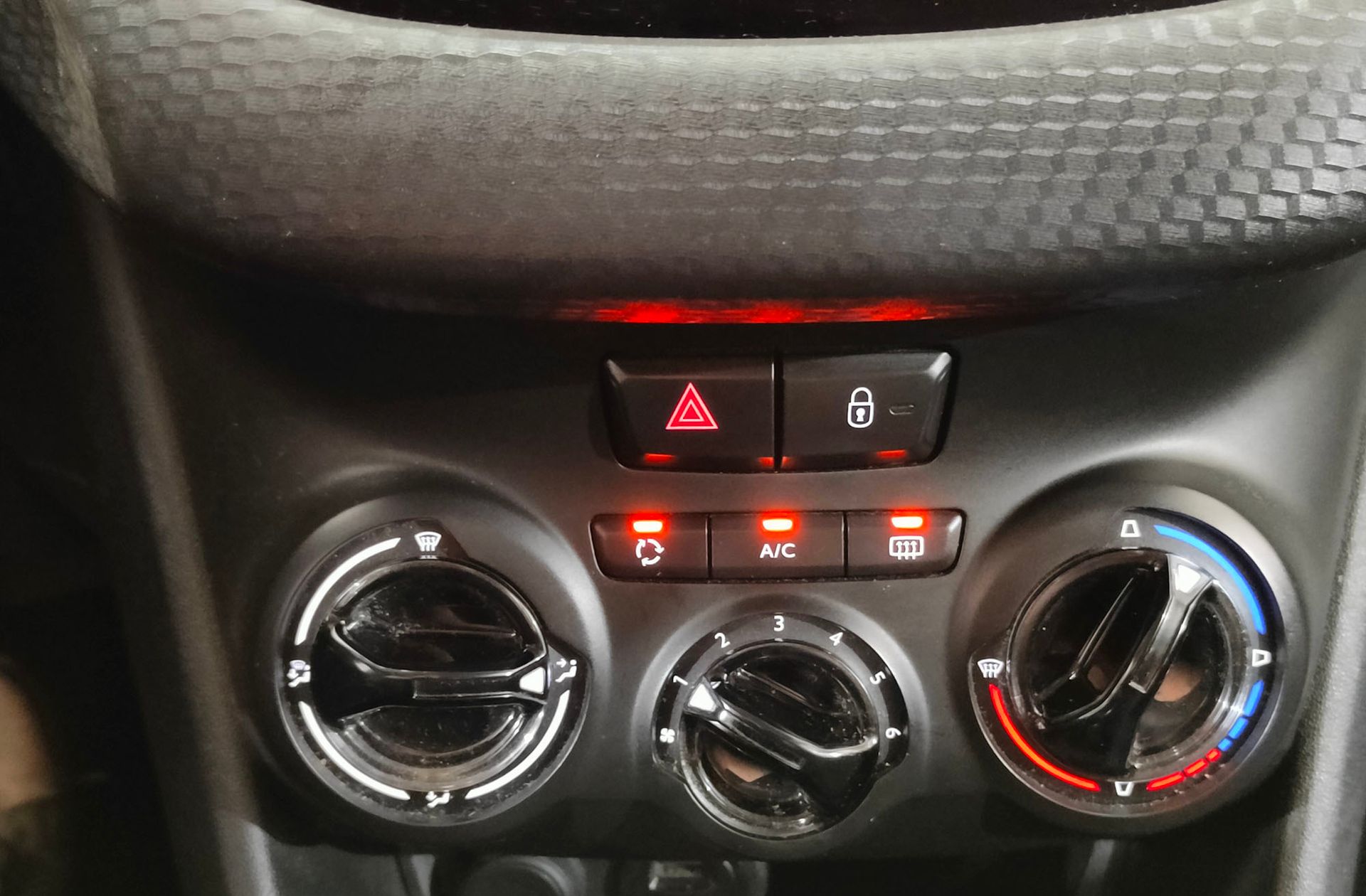 Peugeot 208 1.6 BlueHDi Style - foto 25