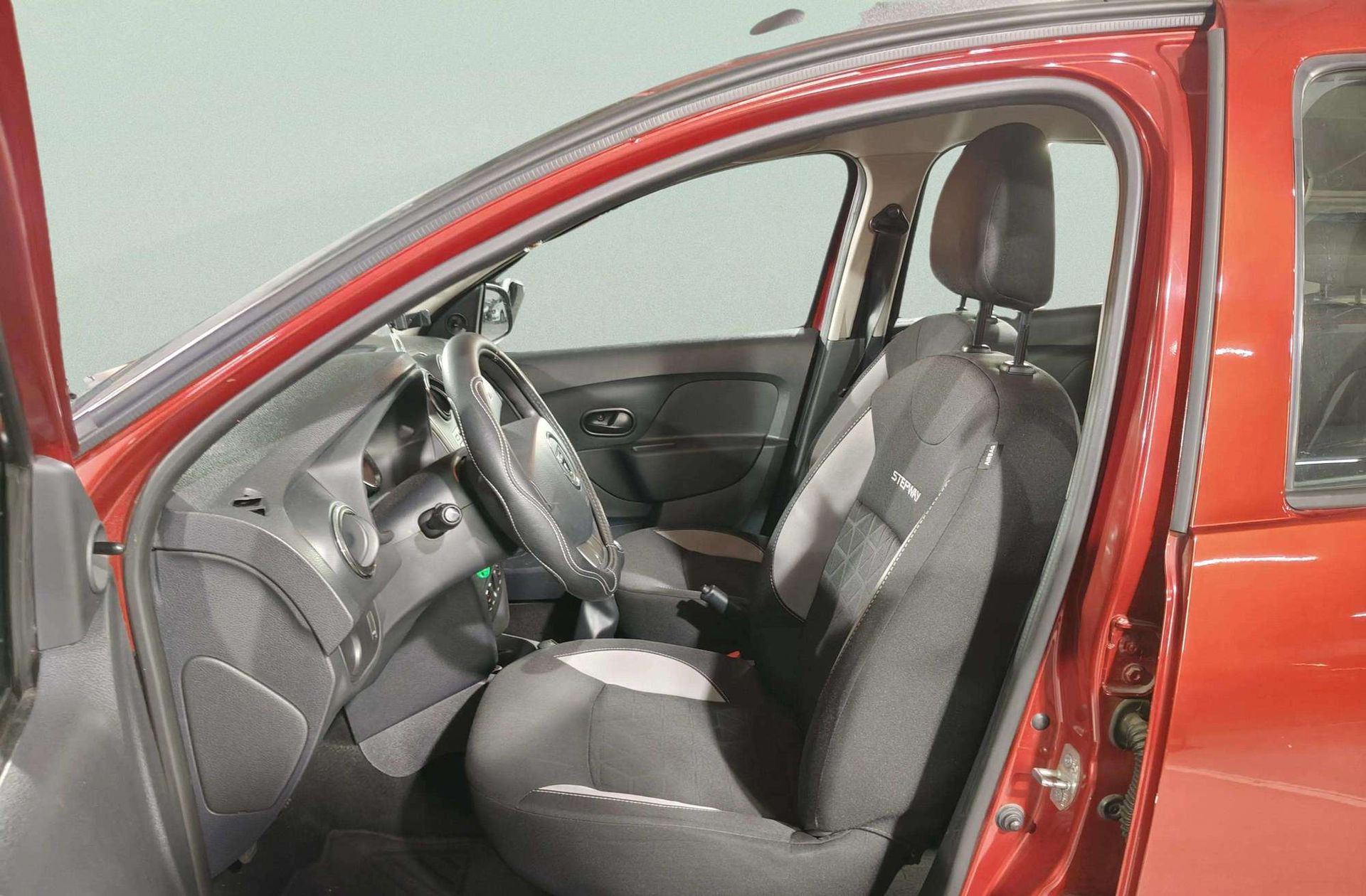 Dacia Sandero Stepway TCe - foto 8