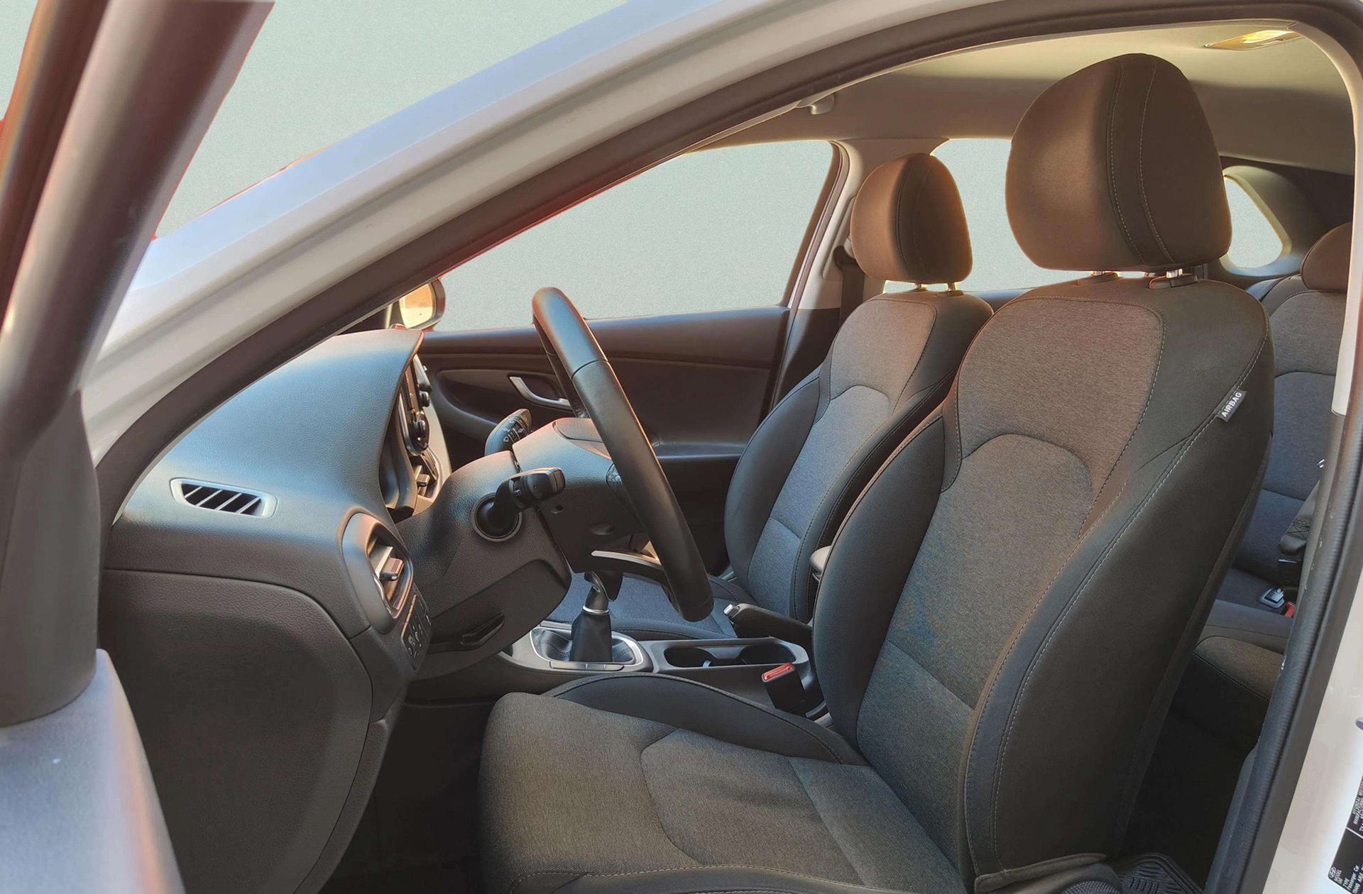 Hyundai i30 1.5 DPI Klass SLX - foto 11