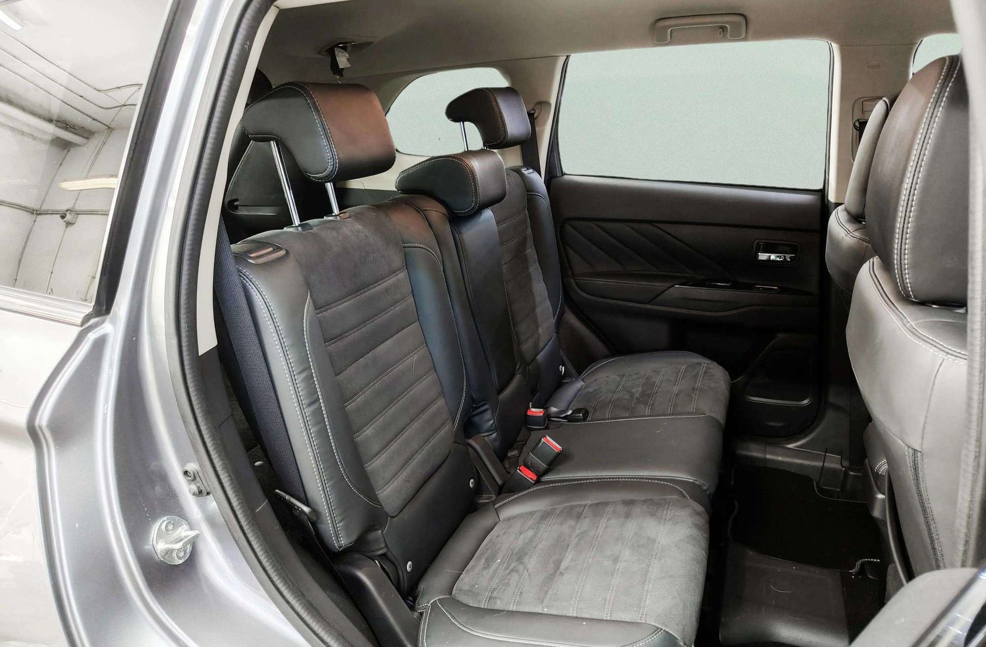 Mitsubishi Outlander 2.0 PHEV Kaiteki 4WD - foto 21