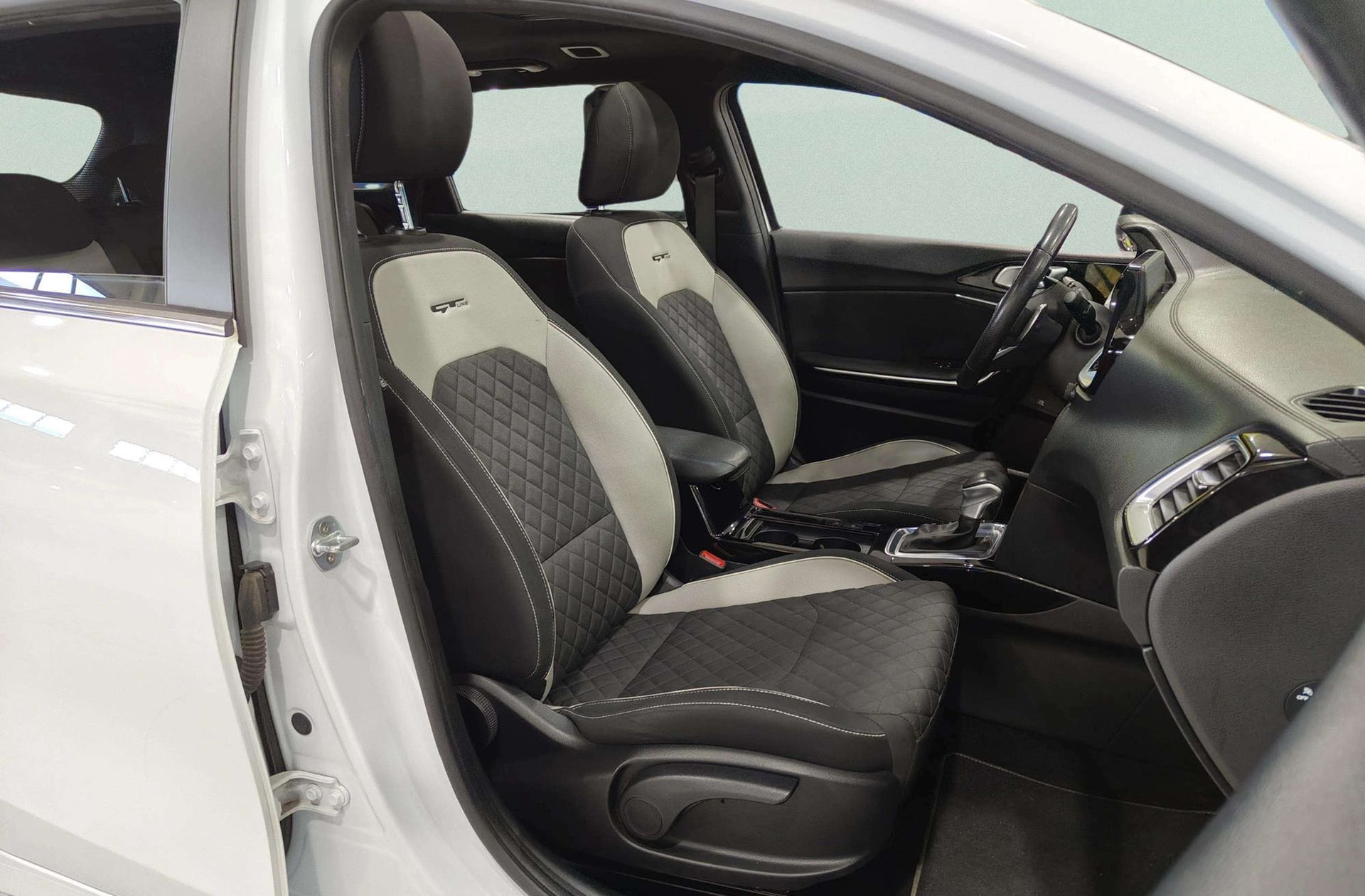Kia Ceed 1.6 CRDi GT Line DCT - foto 22