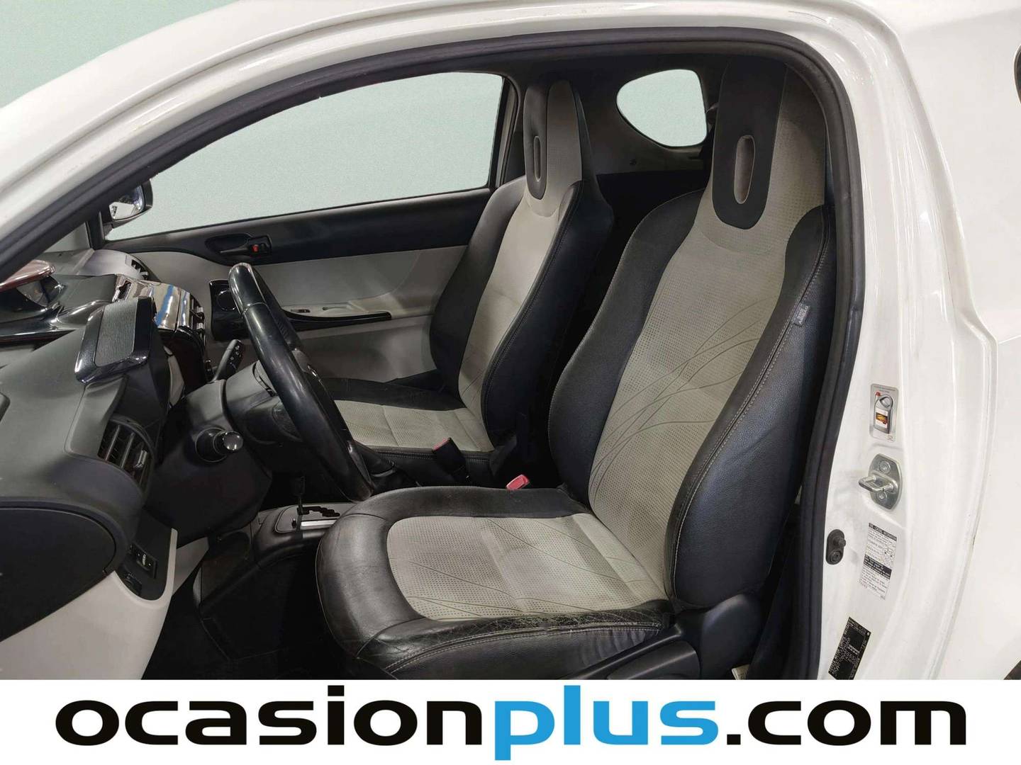 Foto asientos delanteros Toyota iQ Toyota IQ 1.33 VVT-i MultiDrive S (98 CV)