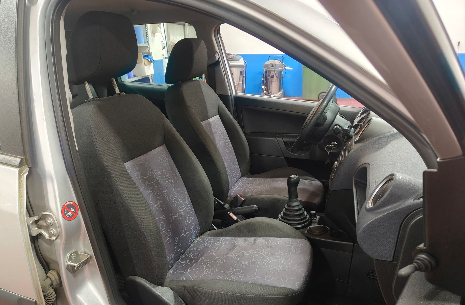 Ford Fiesta 1.4 TDCi Ambiente - foto 14