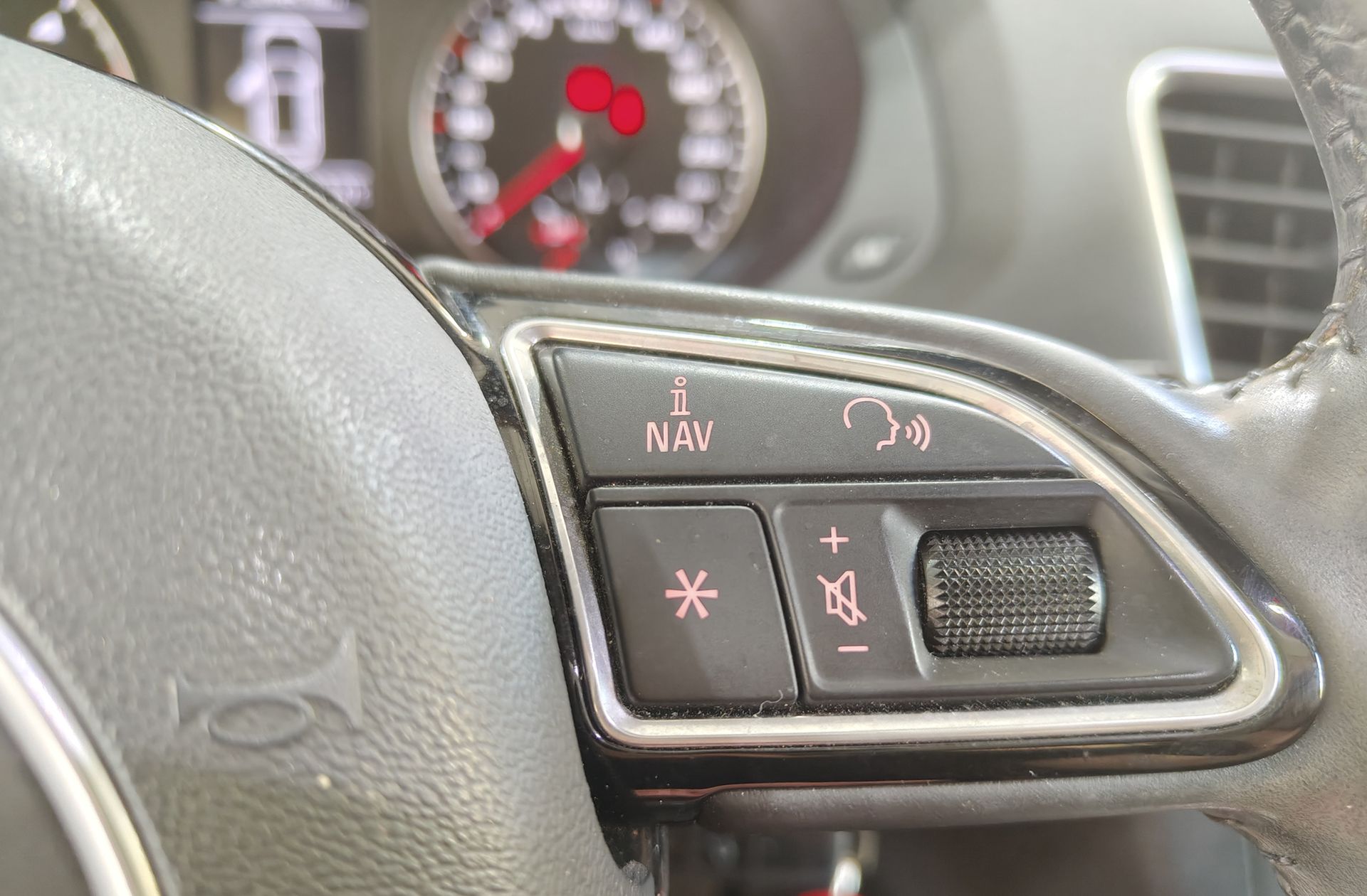 Audi Q3 sport edition 2.0 TDI - foto 27