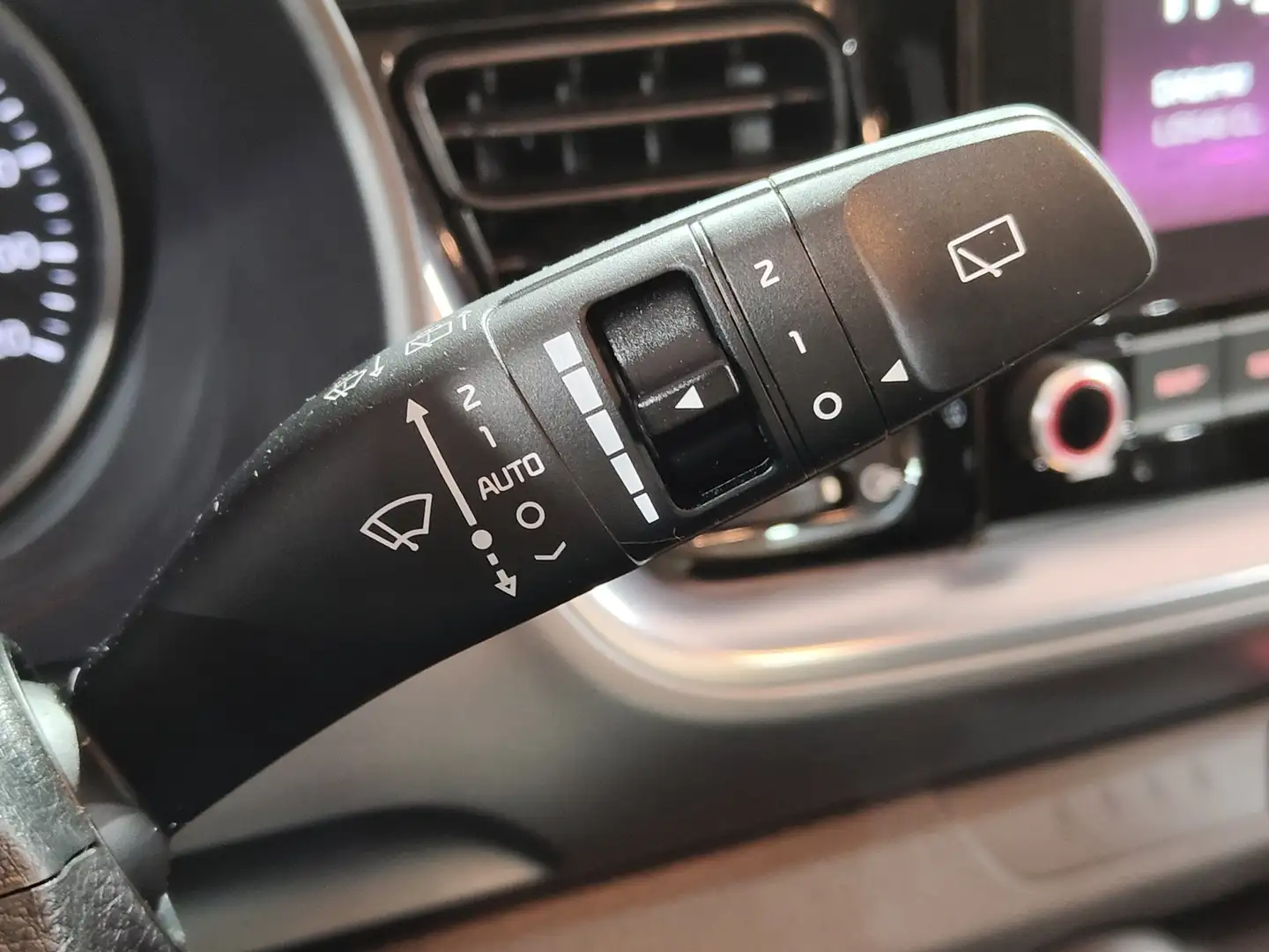 Foto KIA Stonic Kia Stonic 1.0 T-GDi MHEV Drive iMT (100 CV)