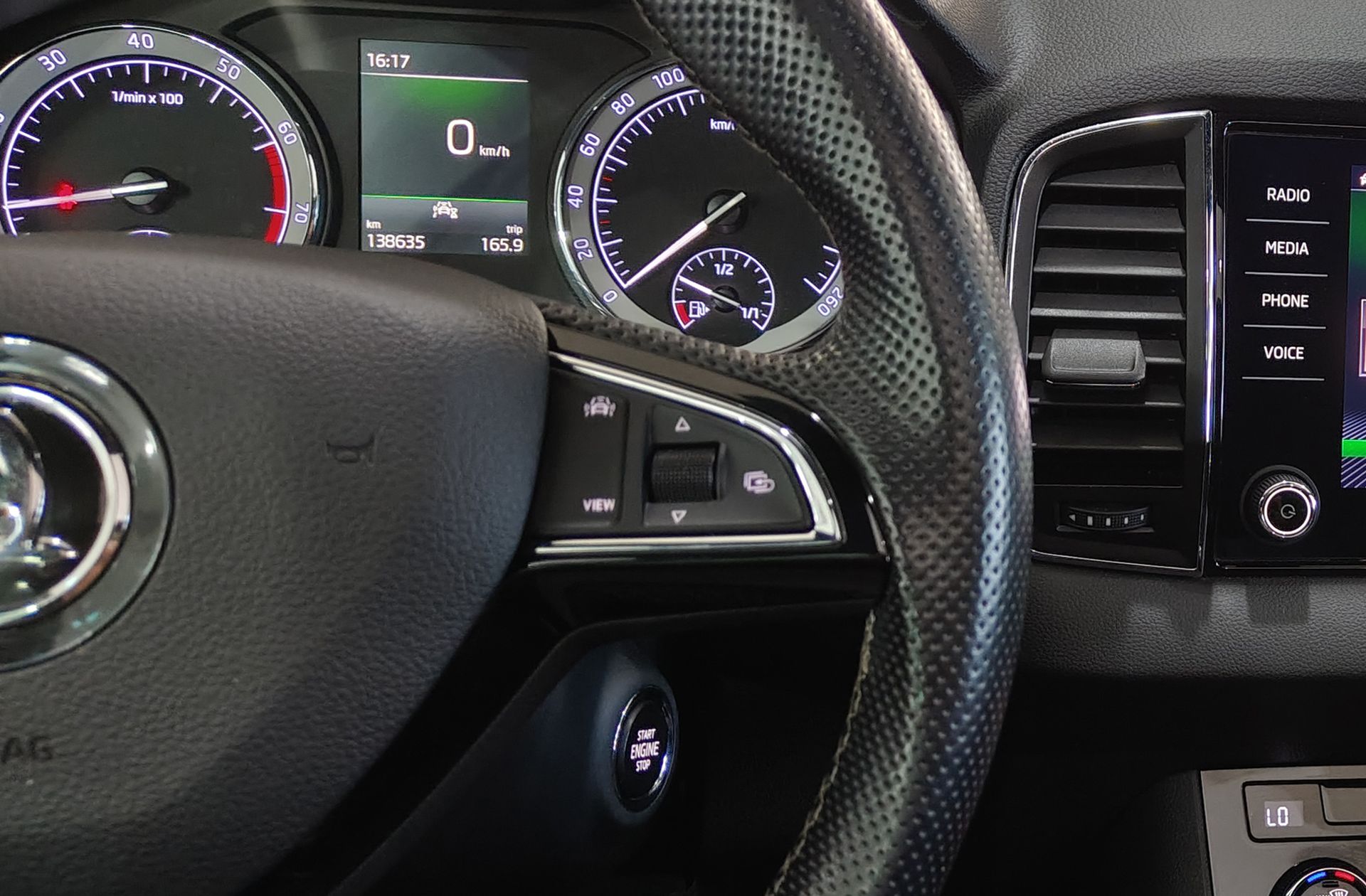 Škoda Karoq 1.5 TSI Sportline - foto 32