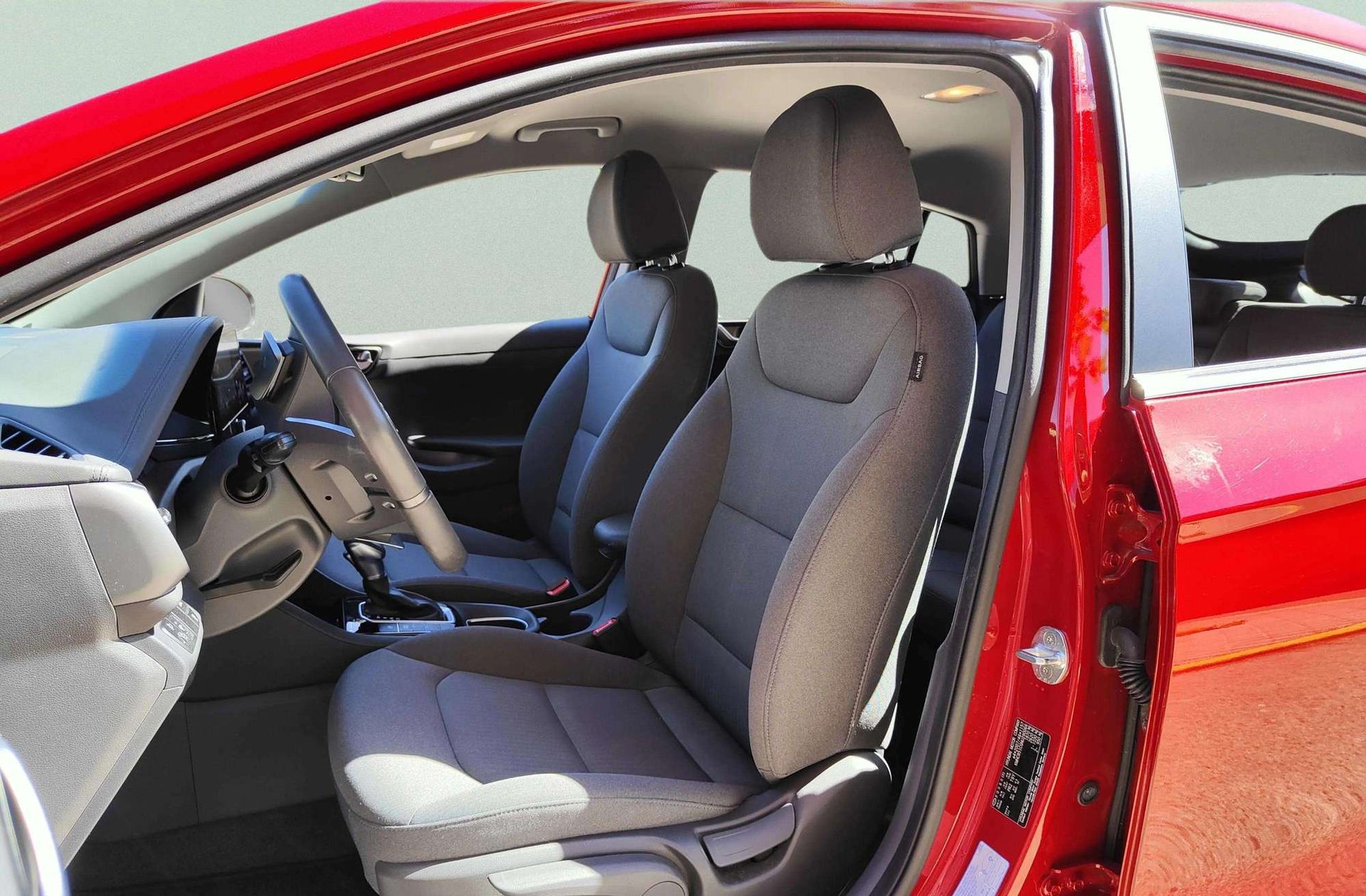Hyundai Ioniq 1.6 GDI HEV Tecno DCT - foto 12