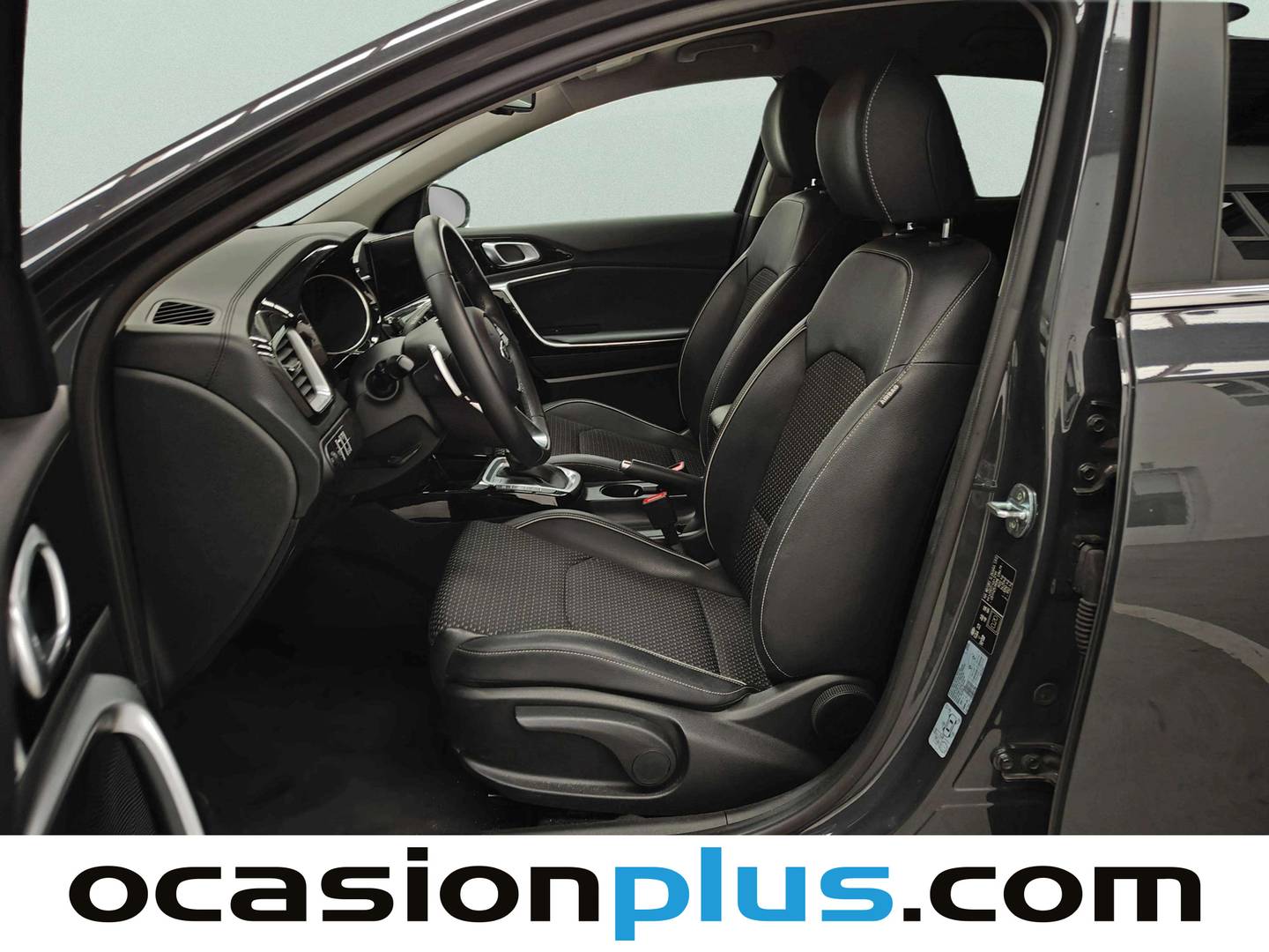 Foto asientos delanteros KIA Ceed KIA Ceed 1.6 MHEV Tech DCT (136 CV)