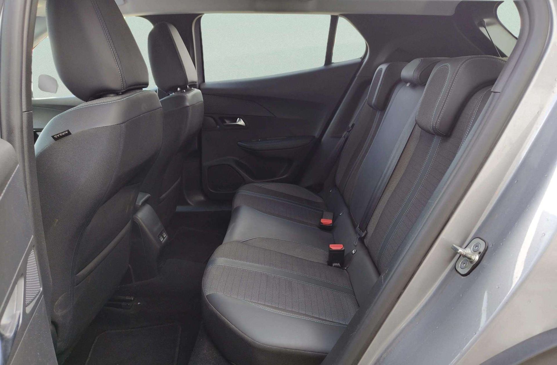 Peugeot 2008 PureTech 130 Allure EAT8 - foto 15