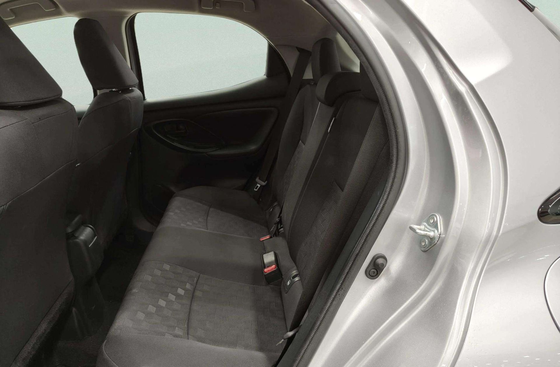Toyota Yaris 120H Active Plus - foto 12