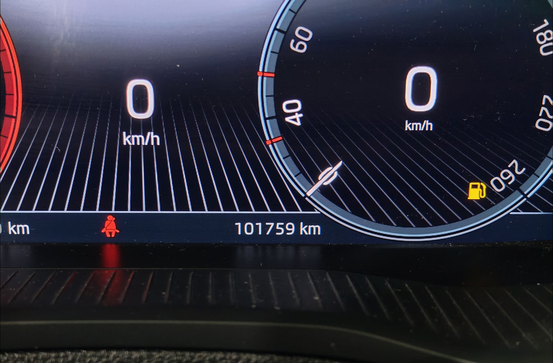 Škoda Karoq 2.0 TDI Ambition - foto 9