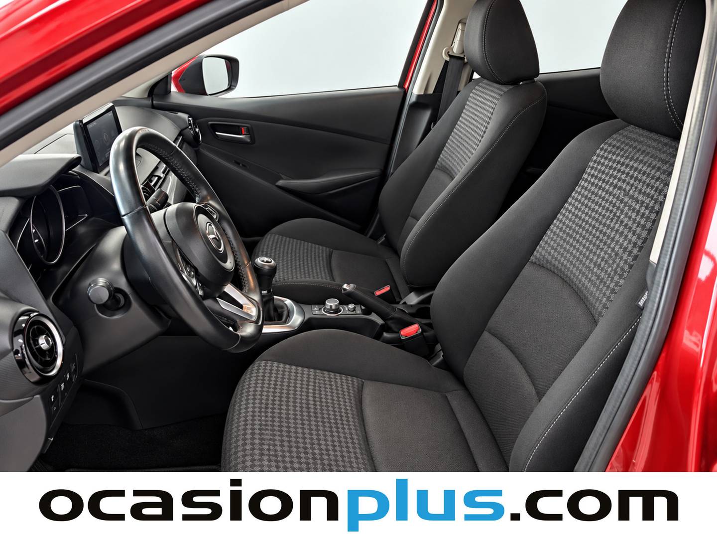 Foto asientos delanteros Mazda Mazda2 Mazda Mazda 2 1.5 GE Black Tech Edition (90 CV)