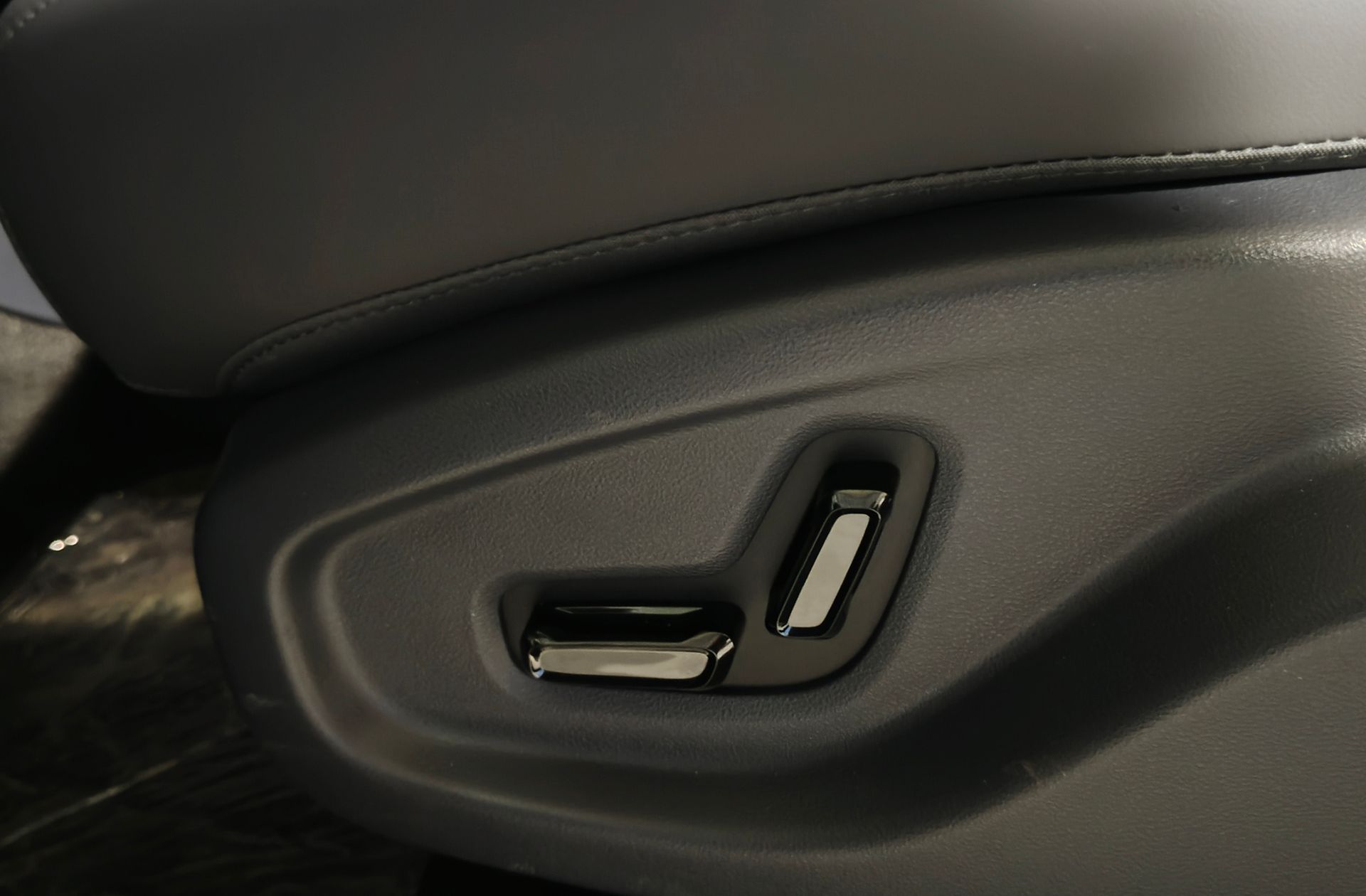 Geely Starray EM-i 1.5 PHEV Pro - foto 15