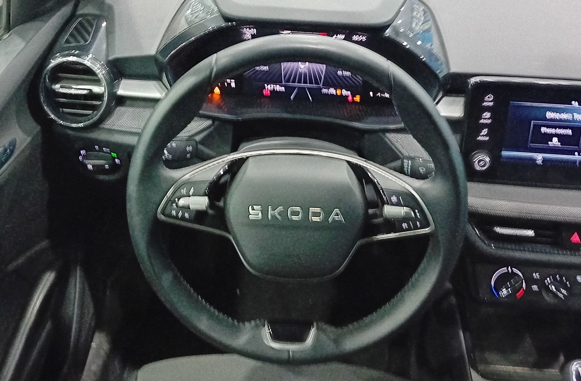 Škoda Fabia 1.0 TSI Selection - foto 20