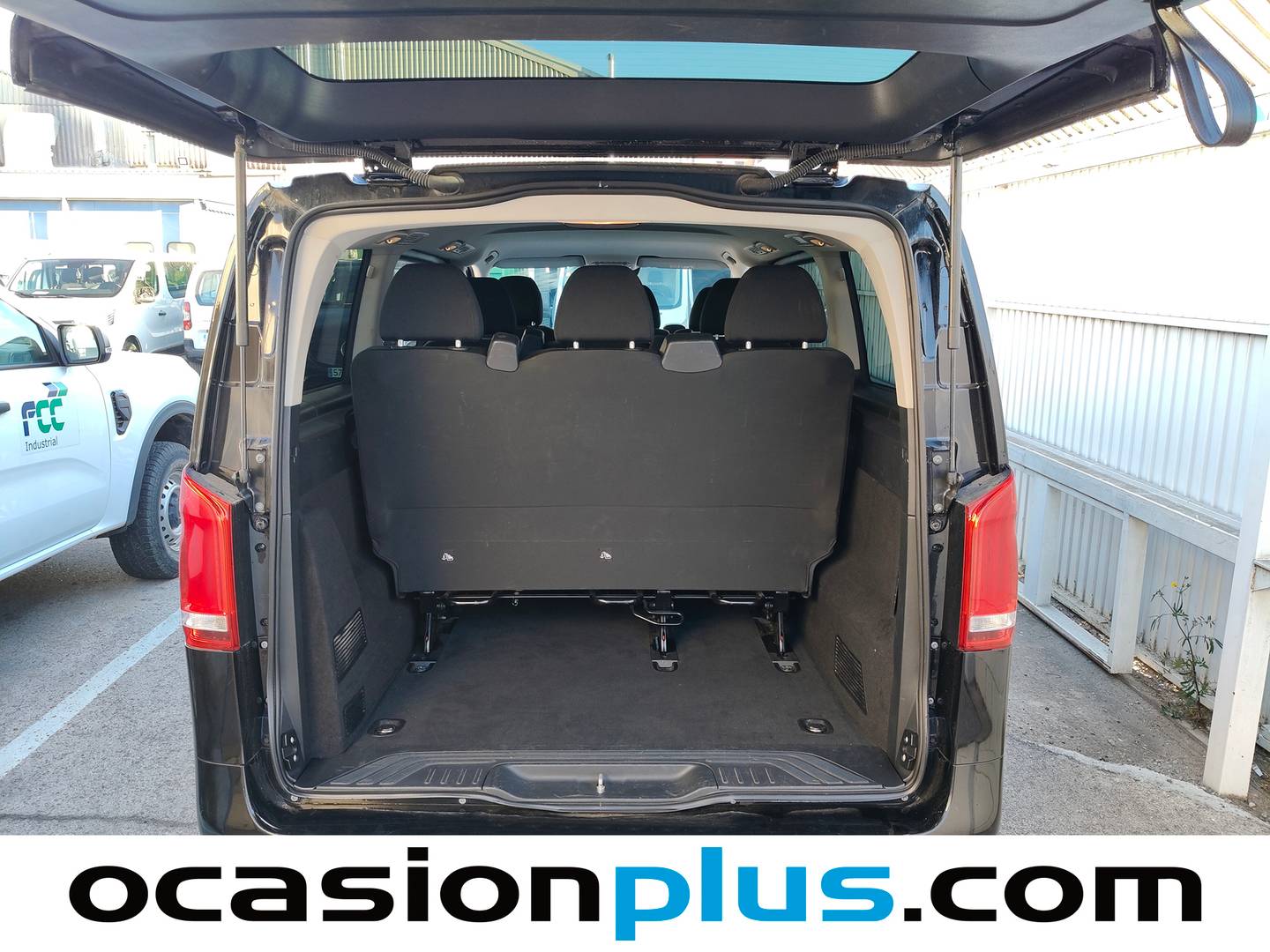 Fotos maletero Mercedes Vito Mercedes Vito 116 CDI Tourer Pro Larga (163 CV) 9 Plazas