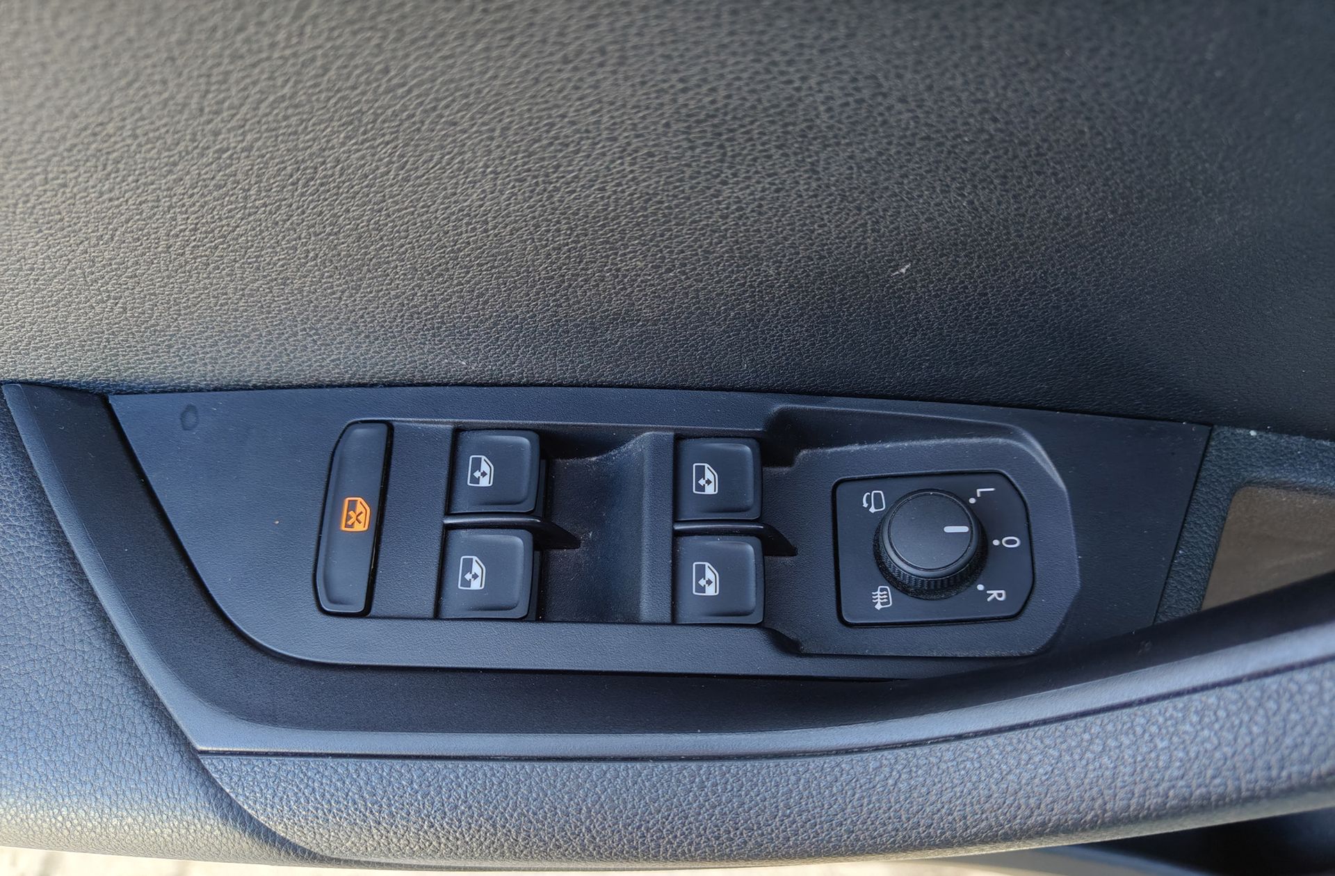 Škoda Karoq 2.0 TDI Selection - foto 19