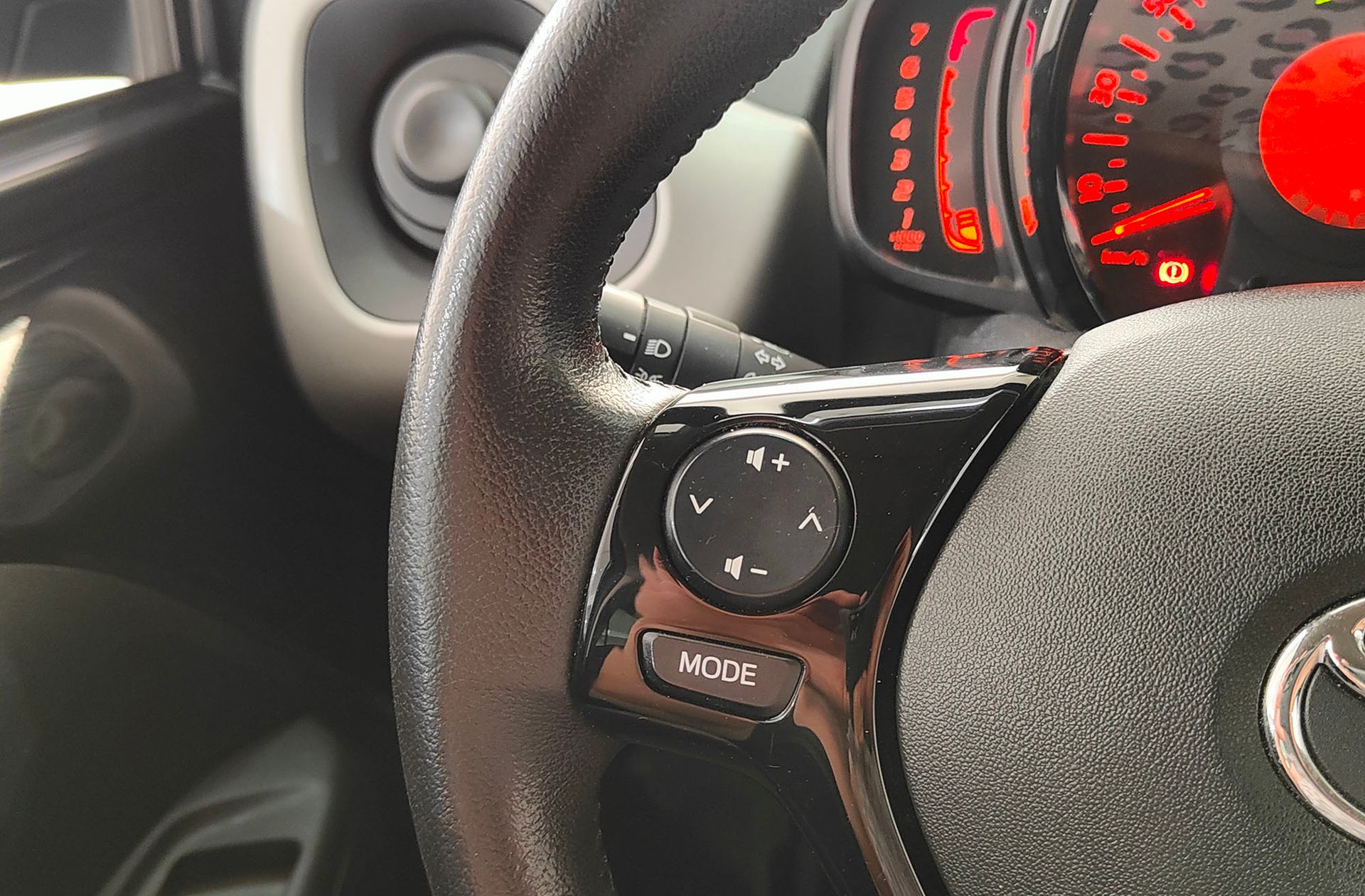 Toyota Aygo 1.0 70 x-play - foto 19