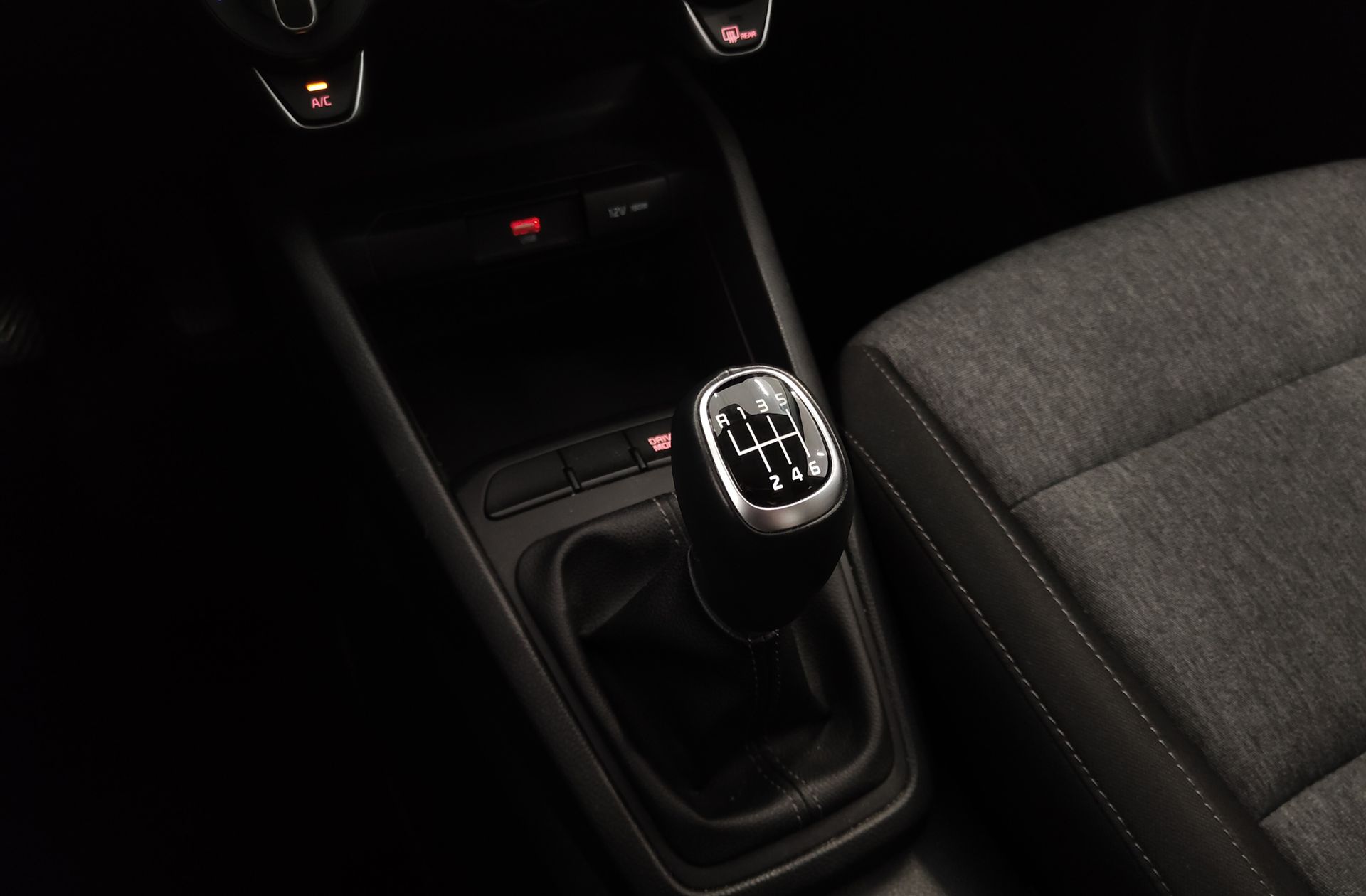 Kia Stonic 1.0 T-GDi MHEV Concept - foto 5