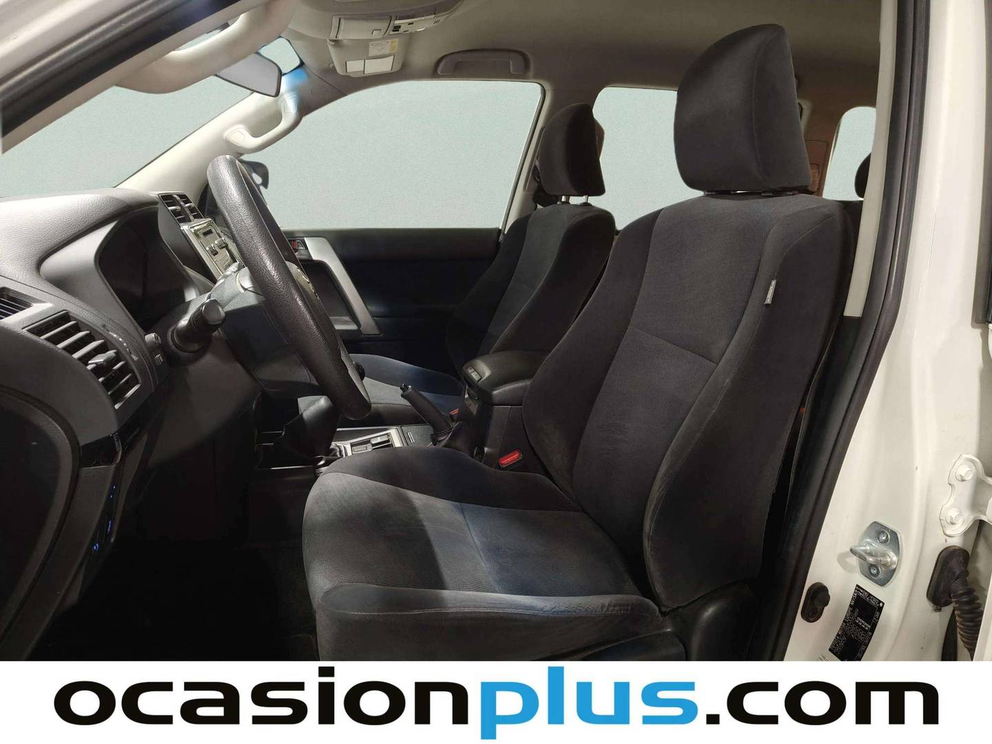 Foto asientos delanteros Toyota Land Cruiser Toyota Land Cruiser 2.8 D-4D GX (177 CV) 7 Plazas