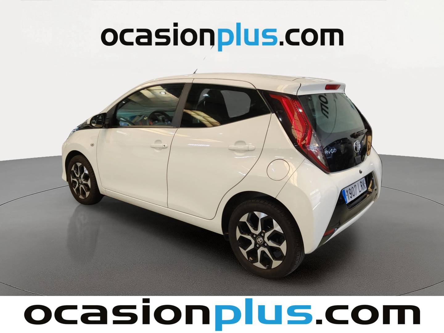 Foto delantera Toyota Aygo Toyota Aygo 1.0 70 x-play (72 CV) derecha